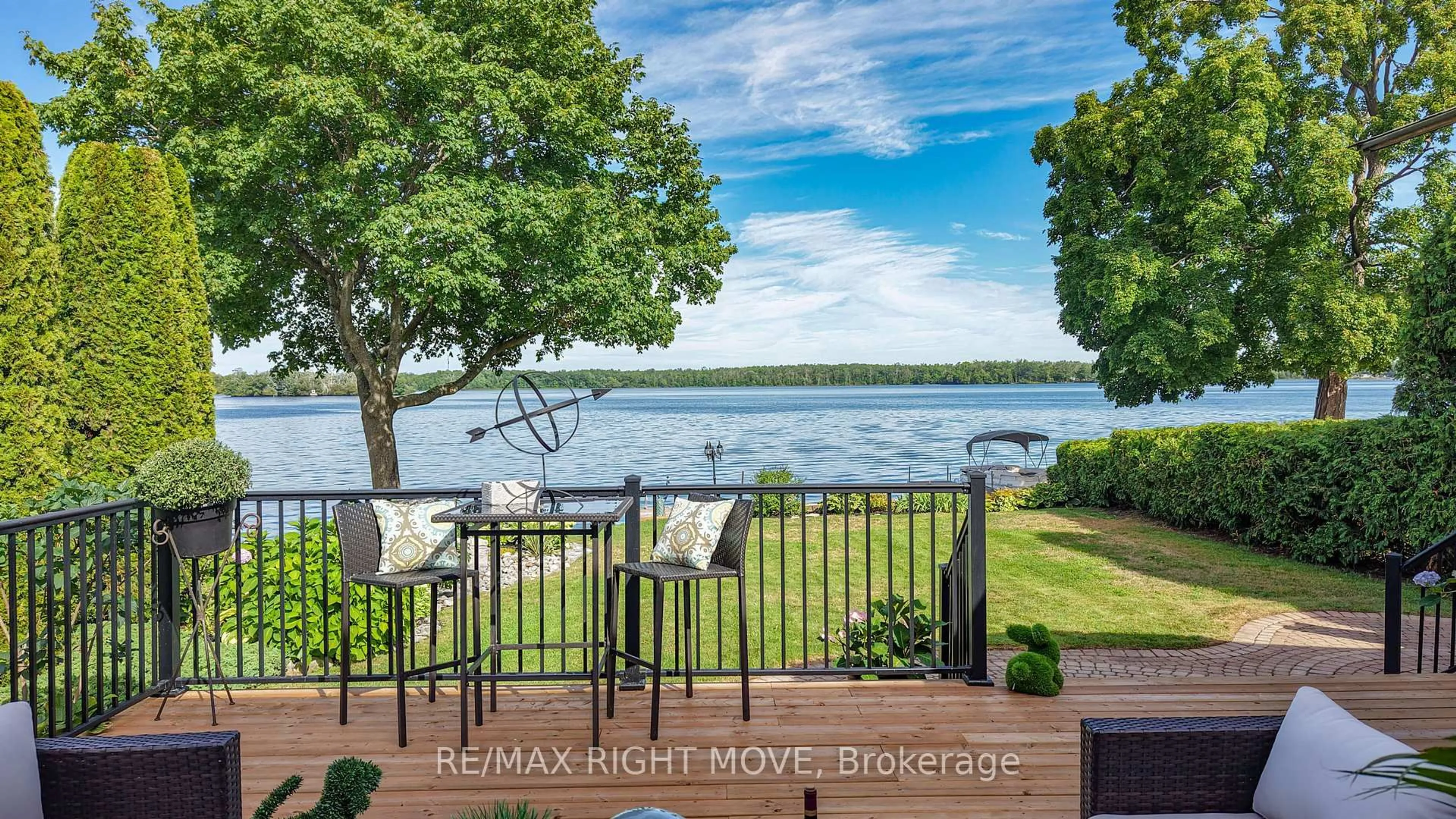 A pic from outside/outdoor area/front of a property/back of a property/a pic from drone, water/lake/river/ocean view for 759 Broadview Ave, Orillia Ontario L3V 6P1