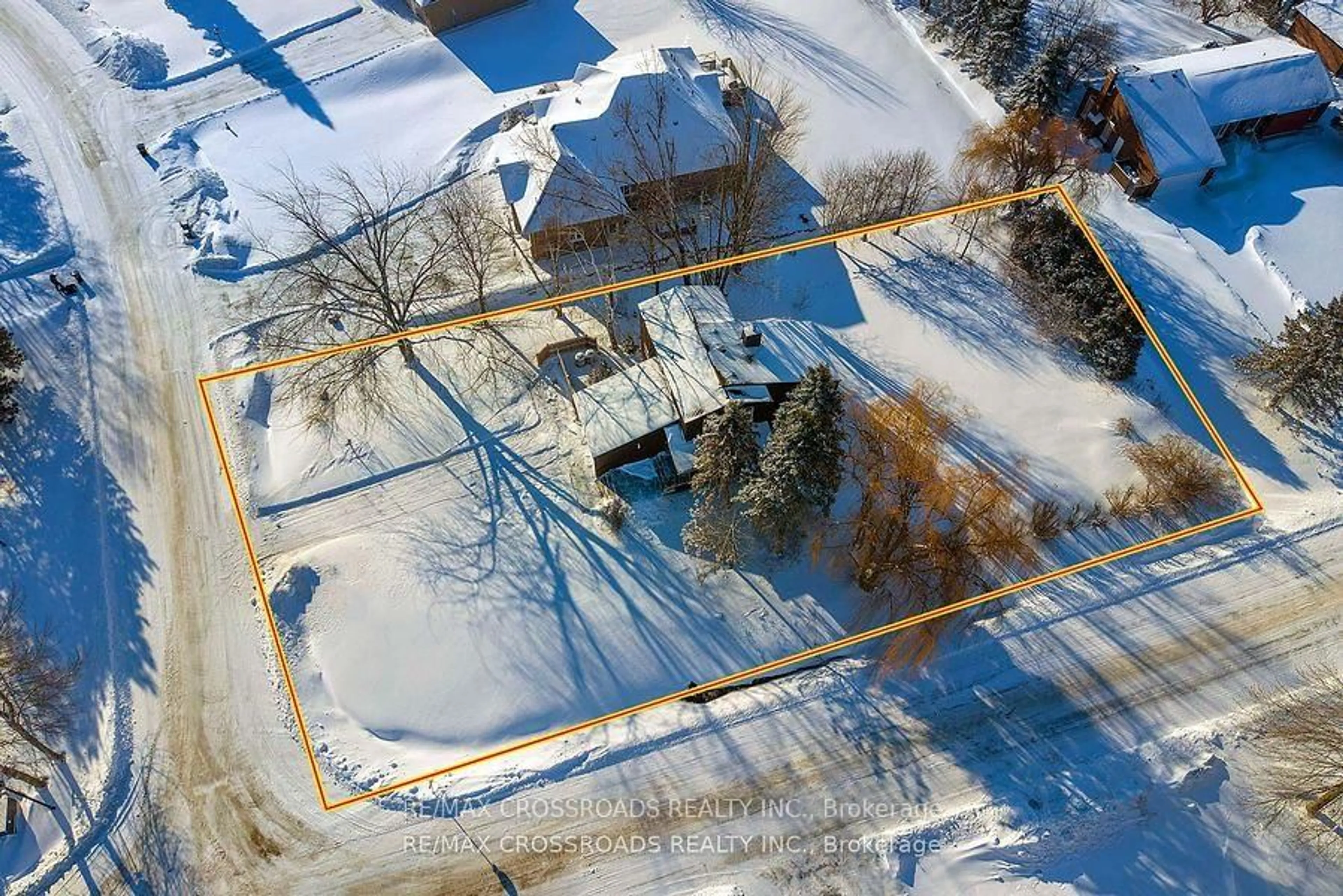 A pic from outside/outdoor area/front of a property/back of a property/a pic from drone, street for 2 Sandlewood Tr, Ramara Ontario L0K 1B0