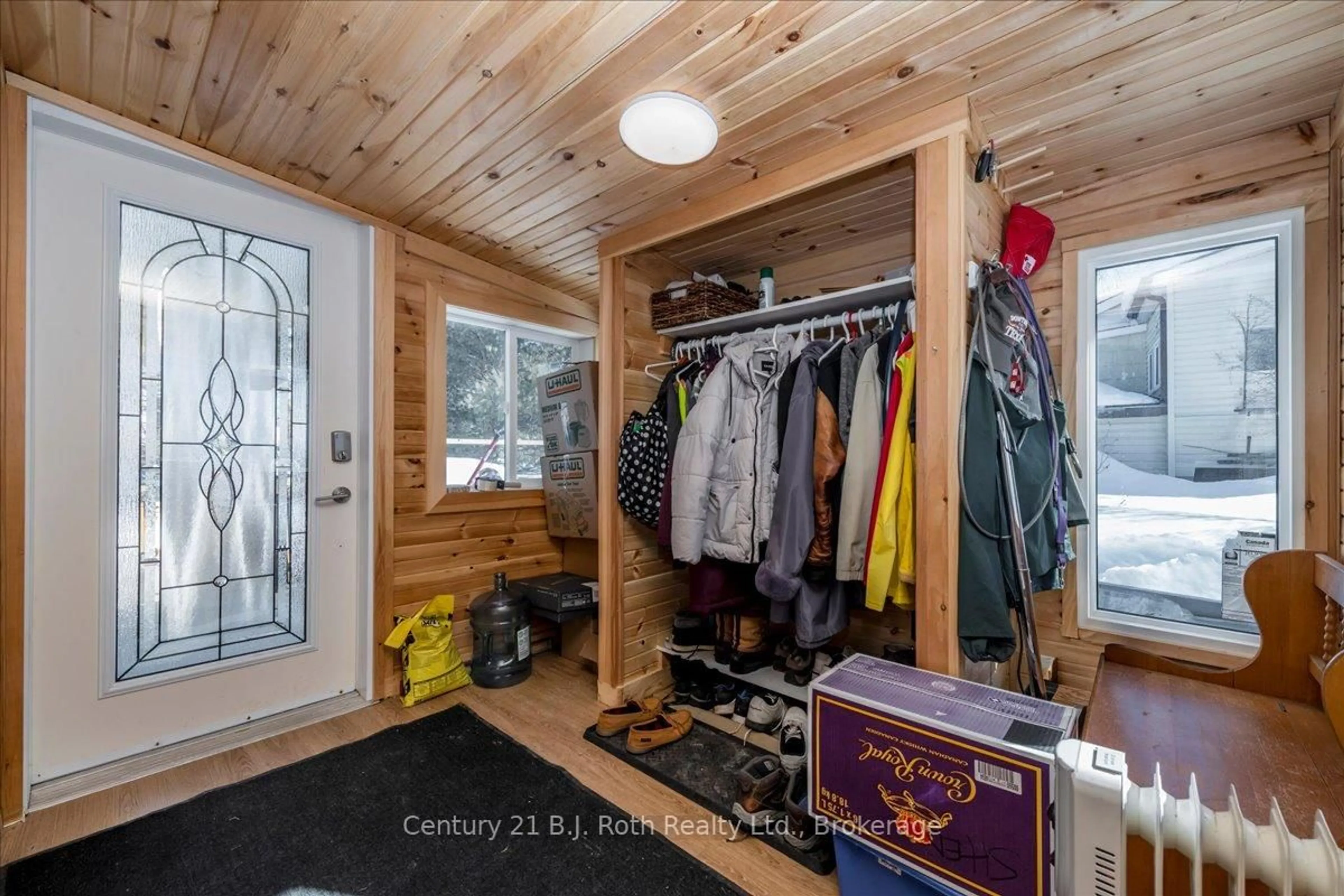 Indoor entryway for 1 Smiths Lane, Midland Ontario L4R 0B9