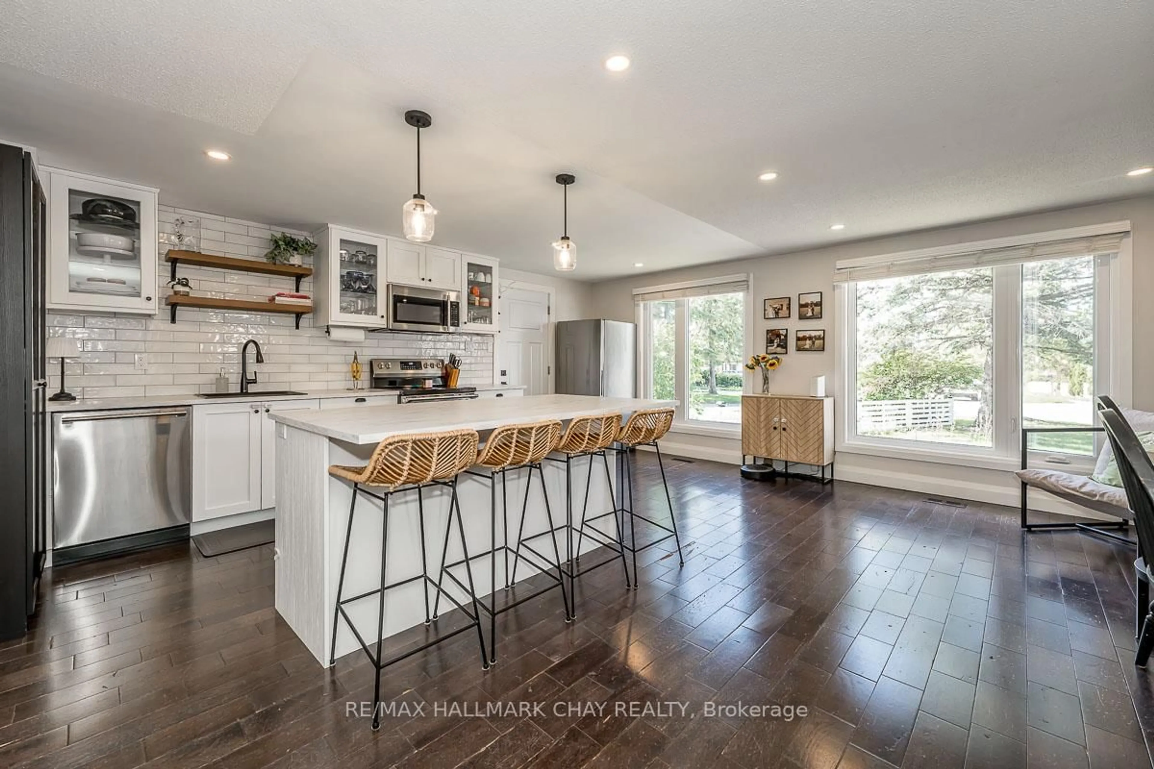 Open concept kitchen, unknown for 29 Shaw Cres, Barrie Ontario L4N 4Z3