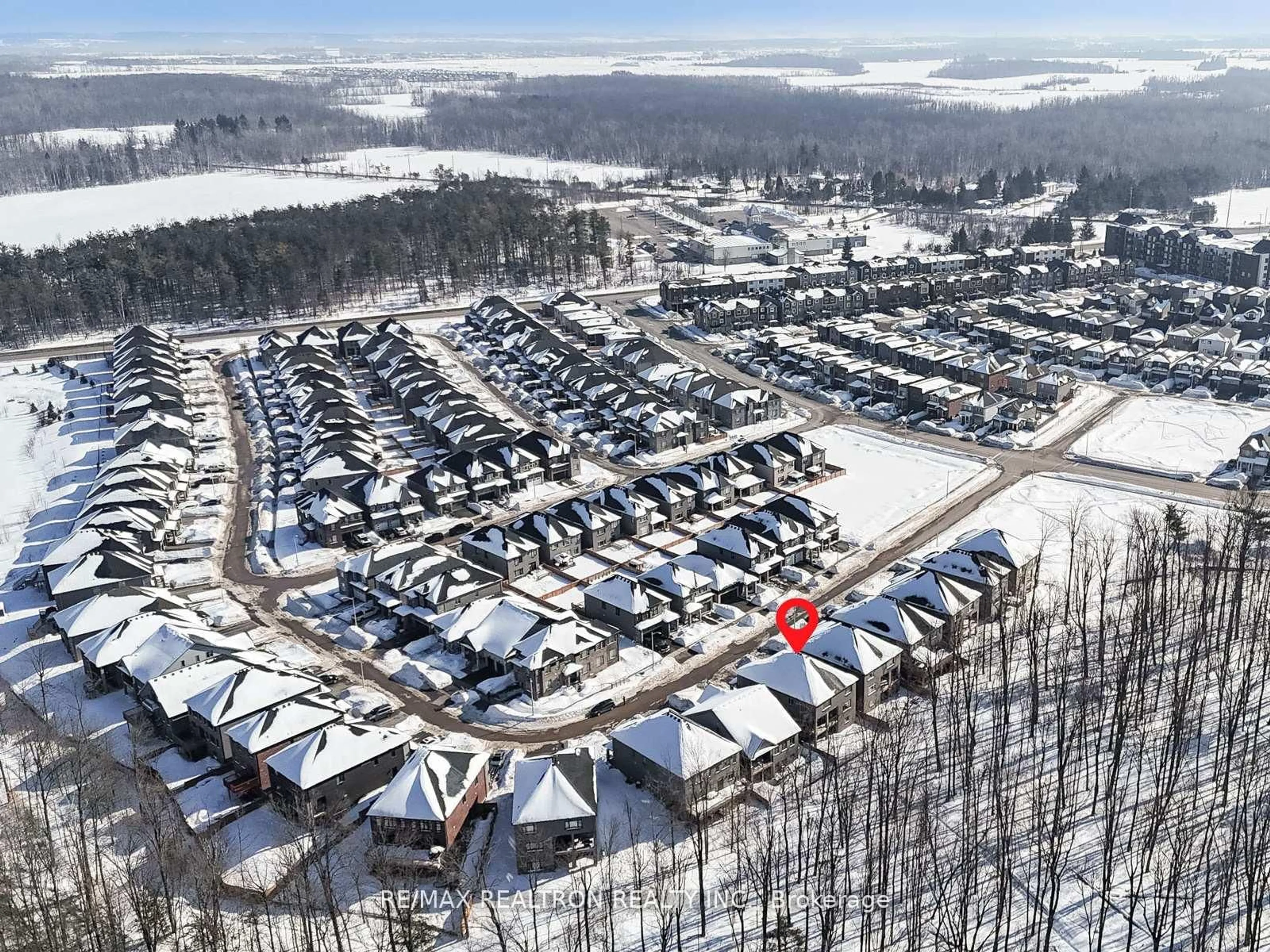 A pic from outside/outdoor area/front of a property/back of a property/a pic from drone, mountain view for 27 Franklin Tr, Barrie Ontario L9J 0J1