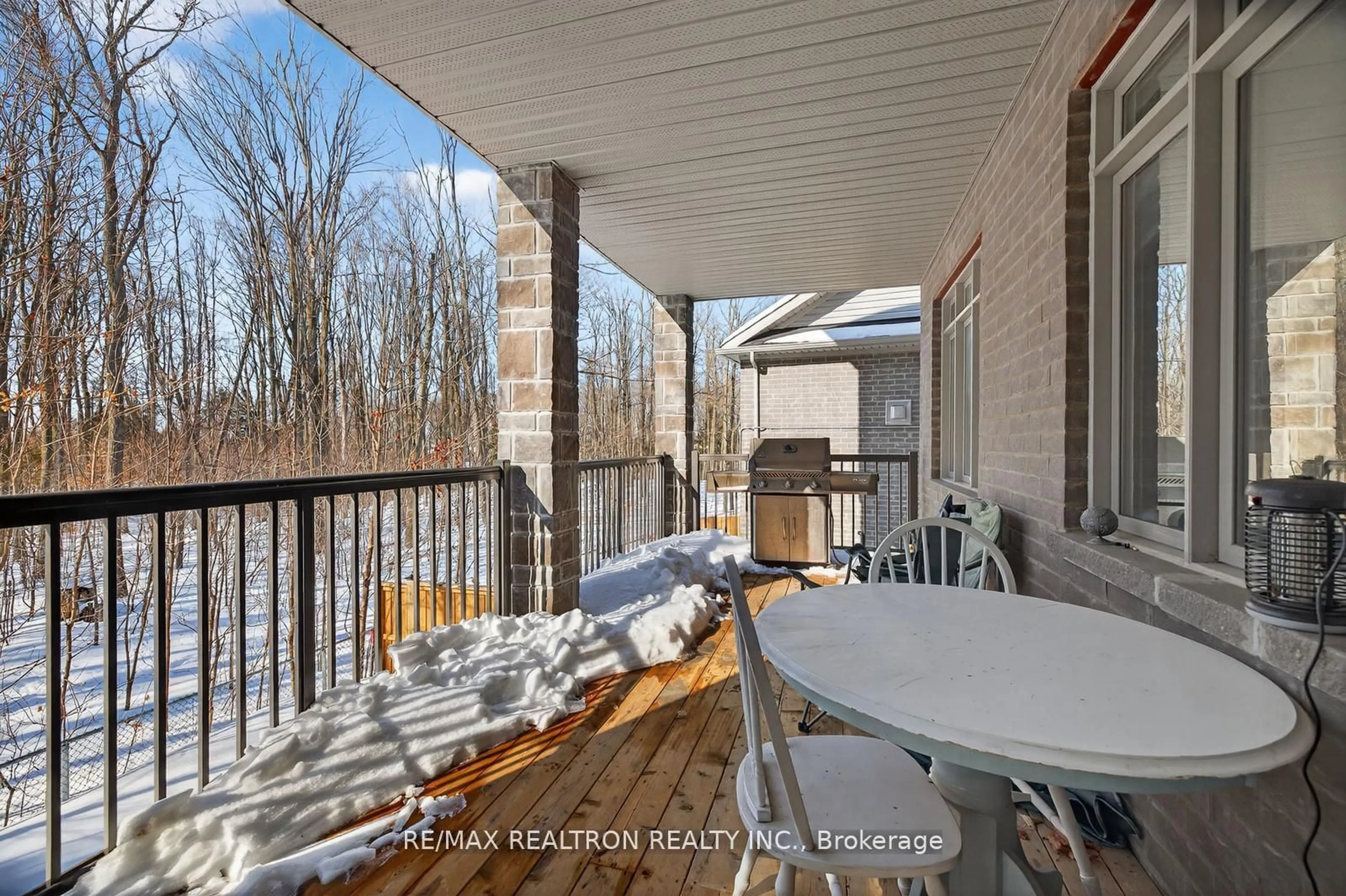 Patio, water/lake/river/ocean view for 27 Franklin Tr, Barrie Ontario L9J 0J1