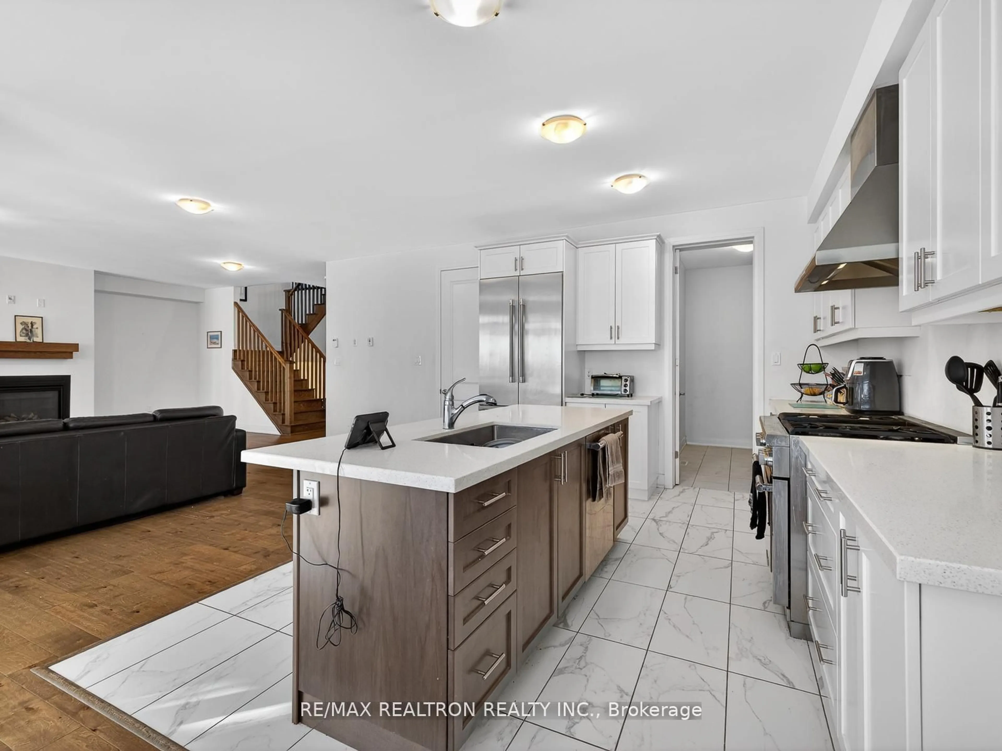 Open concept kitchen, unknown for 27 Franklin Tr, Barrie Ontario L9J 0J1