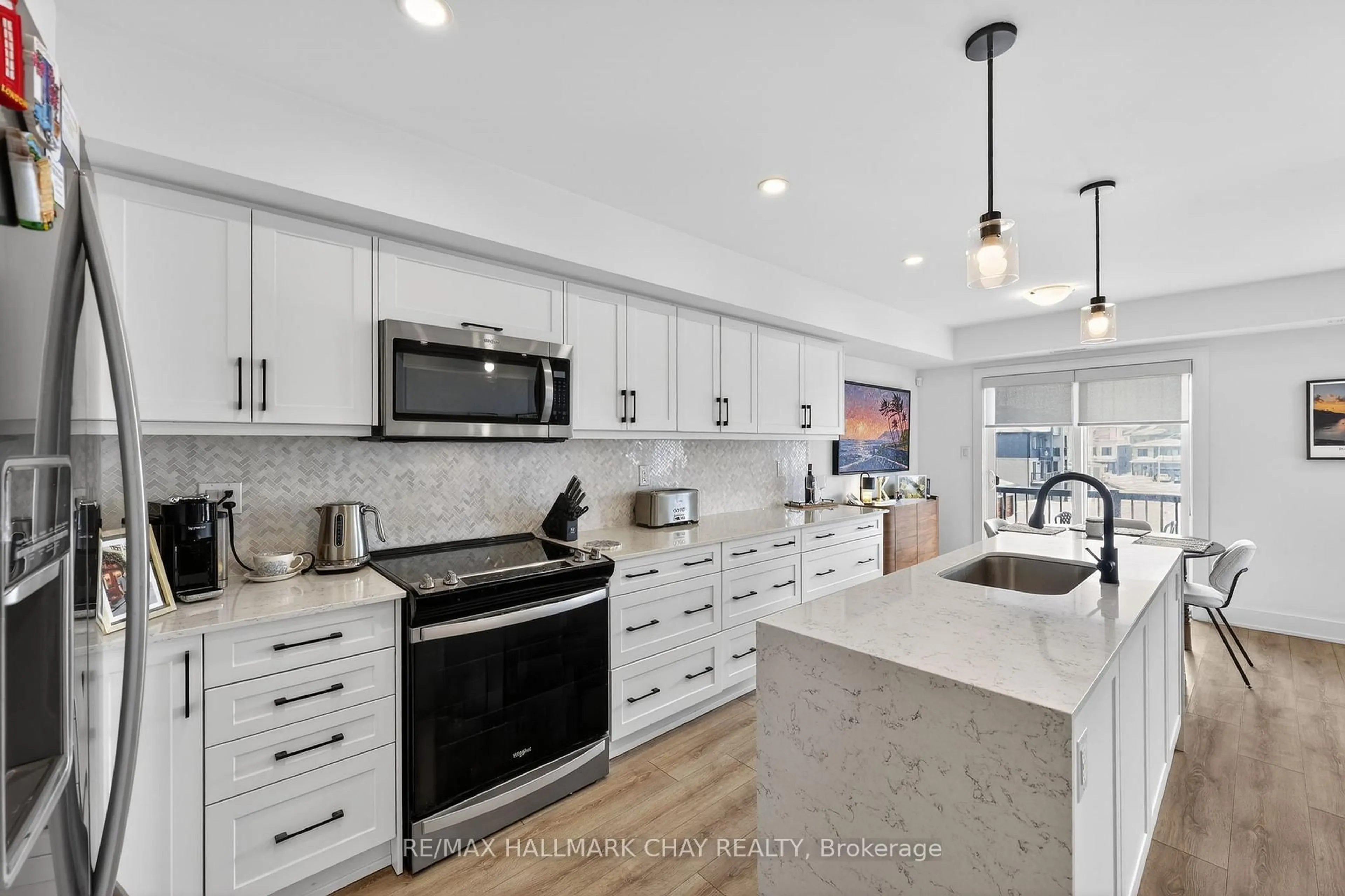 Open concept kitchen, ceramic/tile floor for 31 Pumpkin Corner Cres #9, Barrie Ontario L9J 0C2