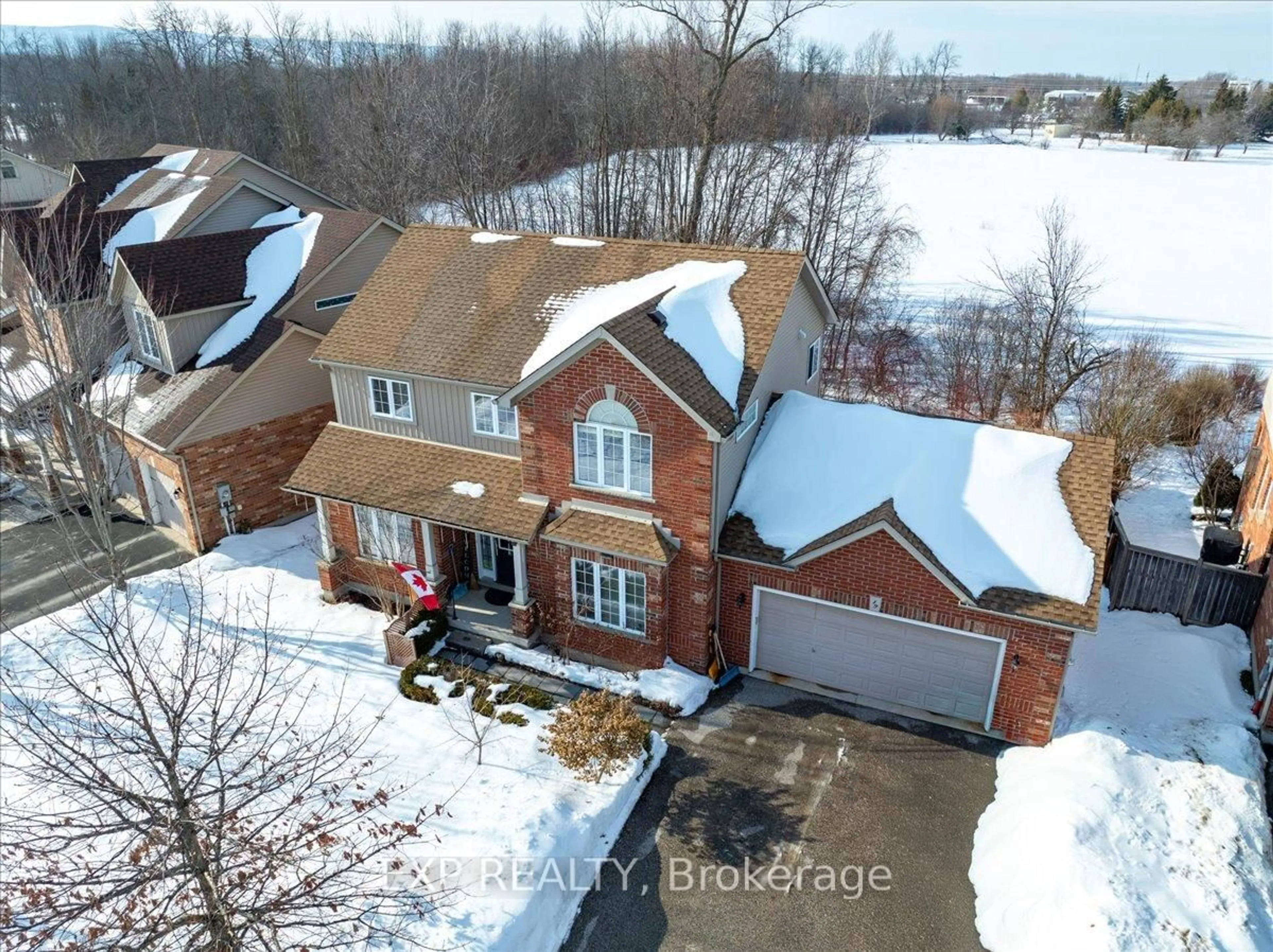 A pic from outside/outdoor area/front of a property/back of a property/a pic from drone, street for 19 Chamberlain Cres, Collingwood Ontario L9Y 0E3