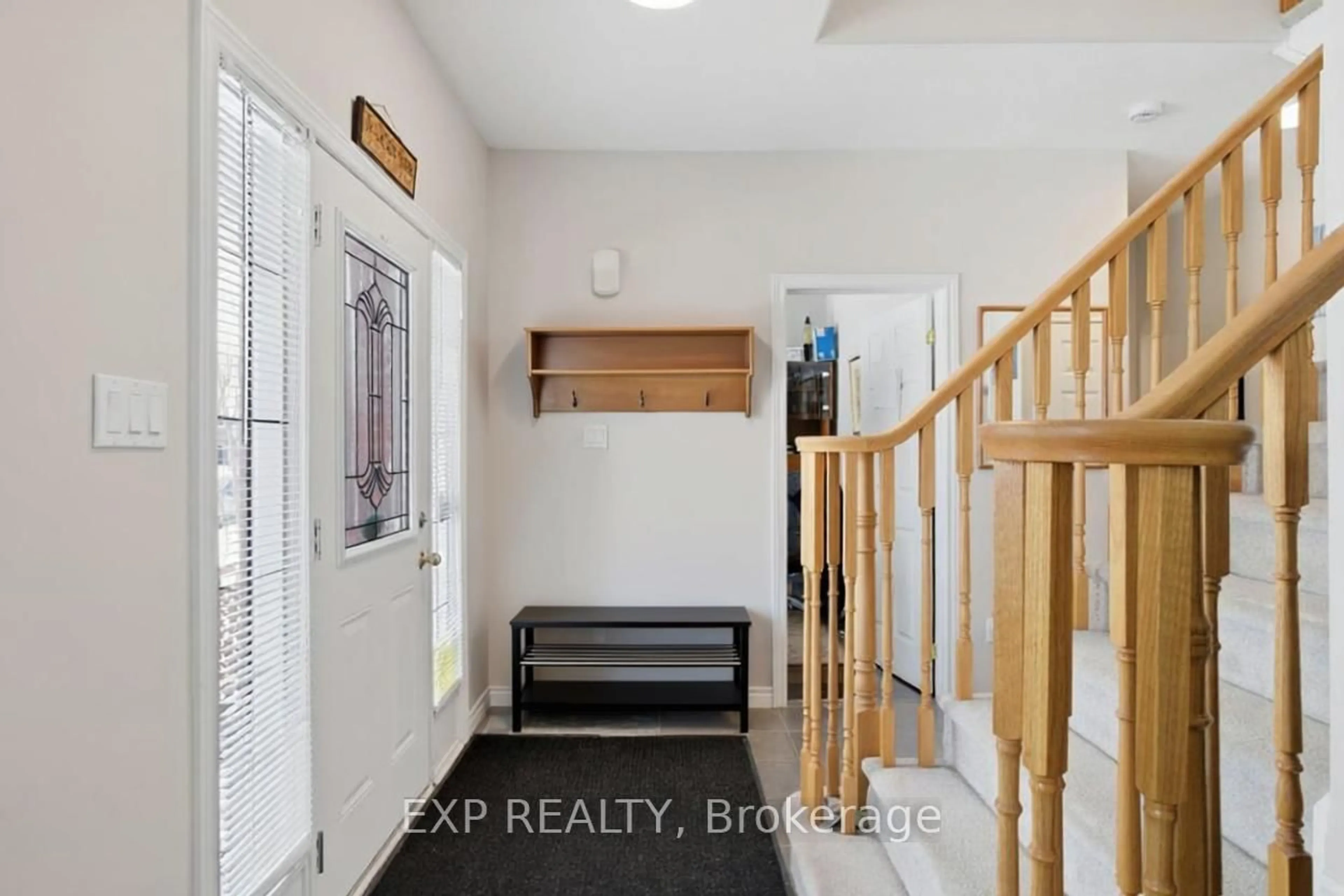 Indoor entryway for 19 Chamberlain Cres, Collingwood Ontario L9Y 0E3