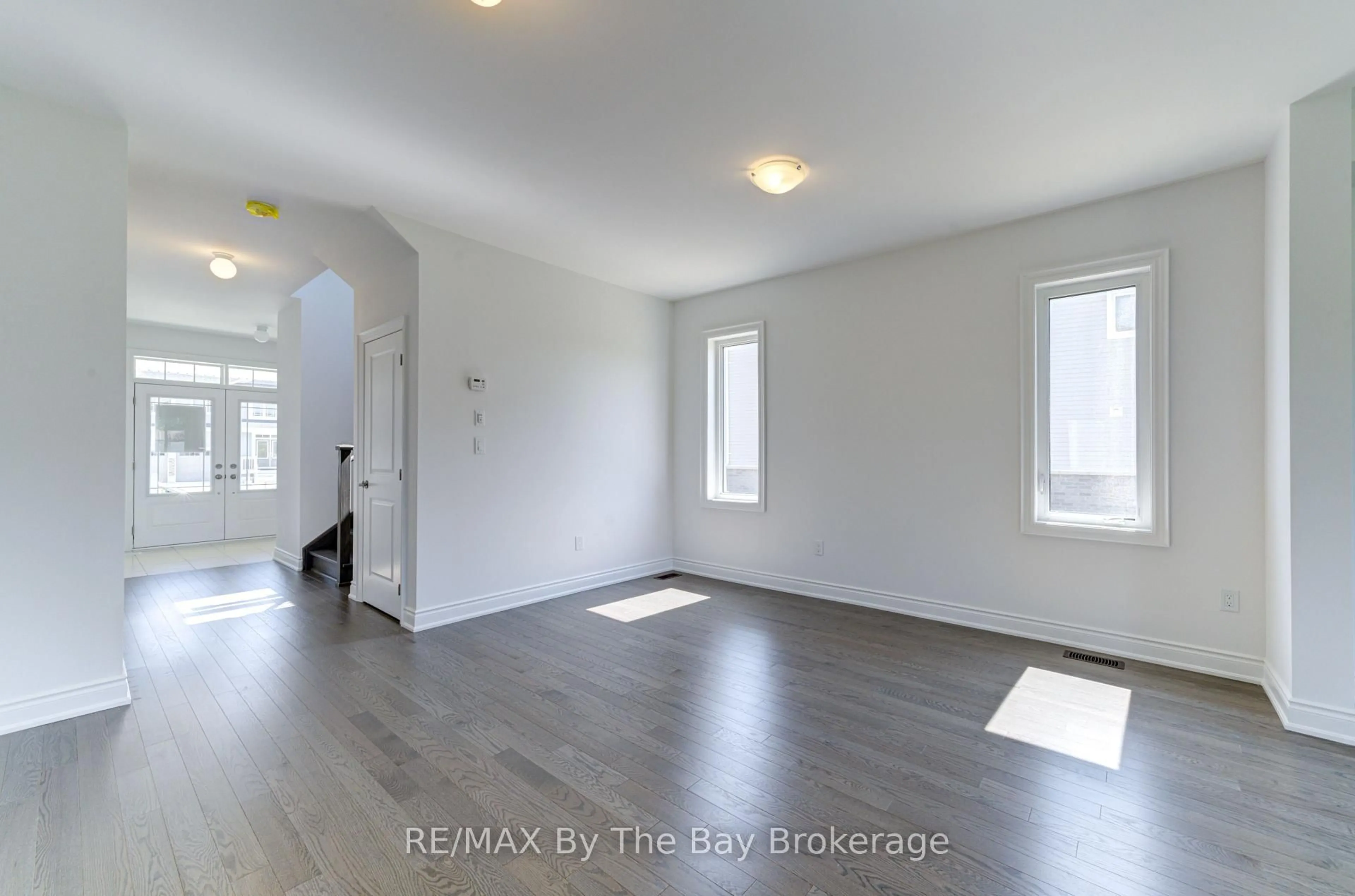 Indoor entryway for 16 Misty Ridge Rd, Wasaga Beach Ontario L9Z 0R8