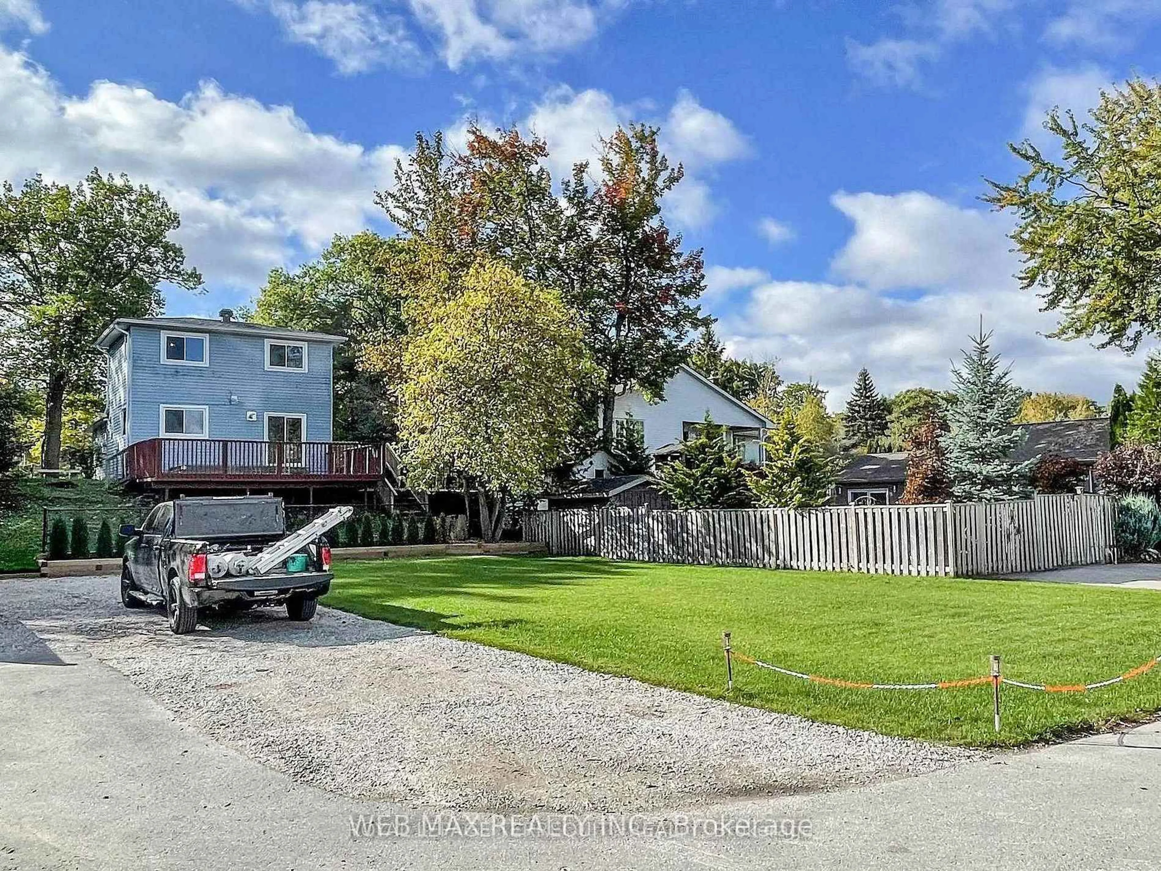 A pic from outside/outdoor area/front of a property/back of a property/a pic from drone, street for 40 Brennan Ave, Barrie Ontario L4N 3X3