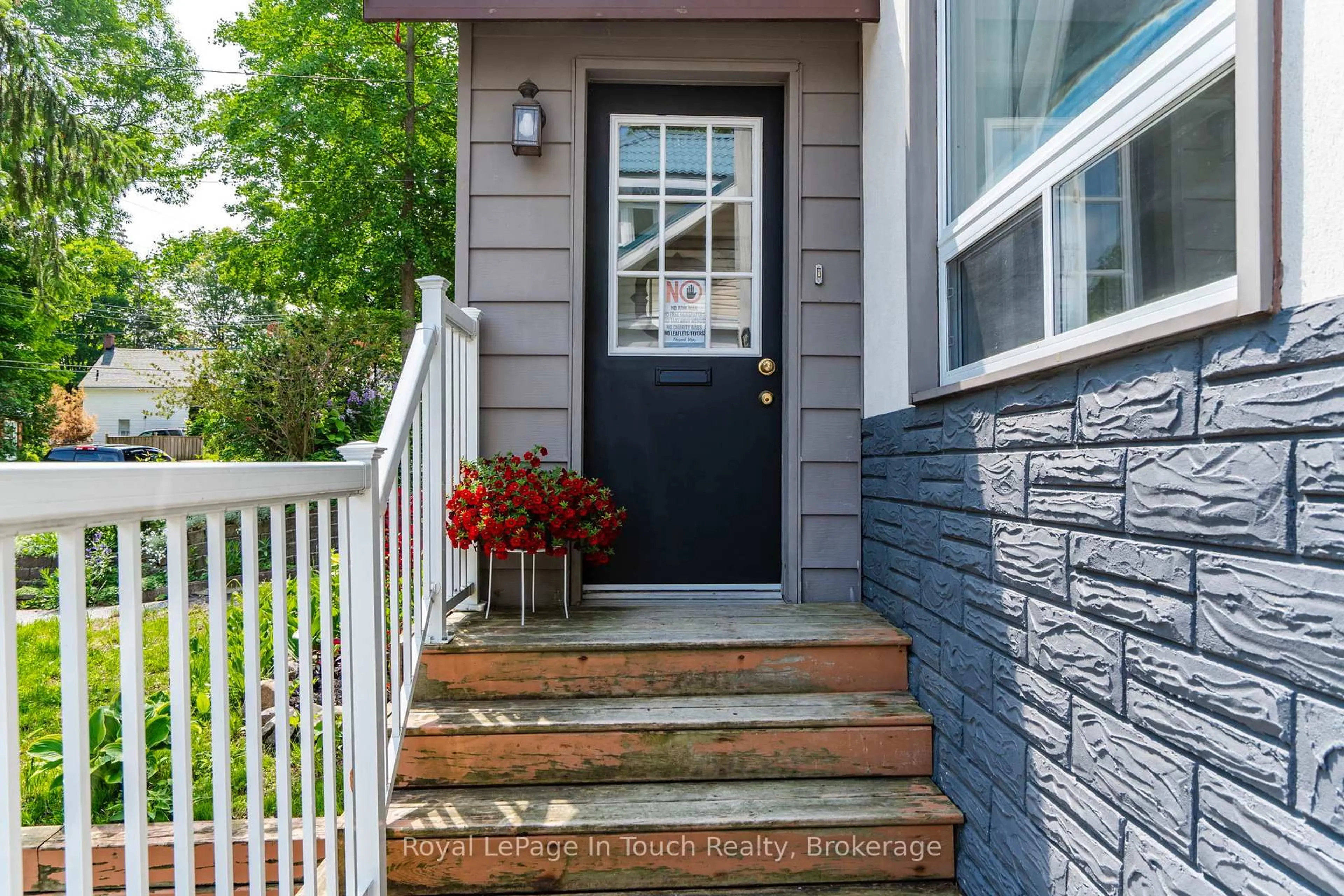 Unknown for 330 Third St, Midland Ontario L4R 3S7