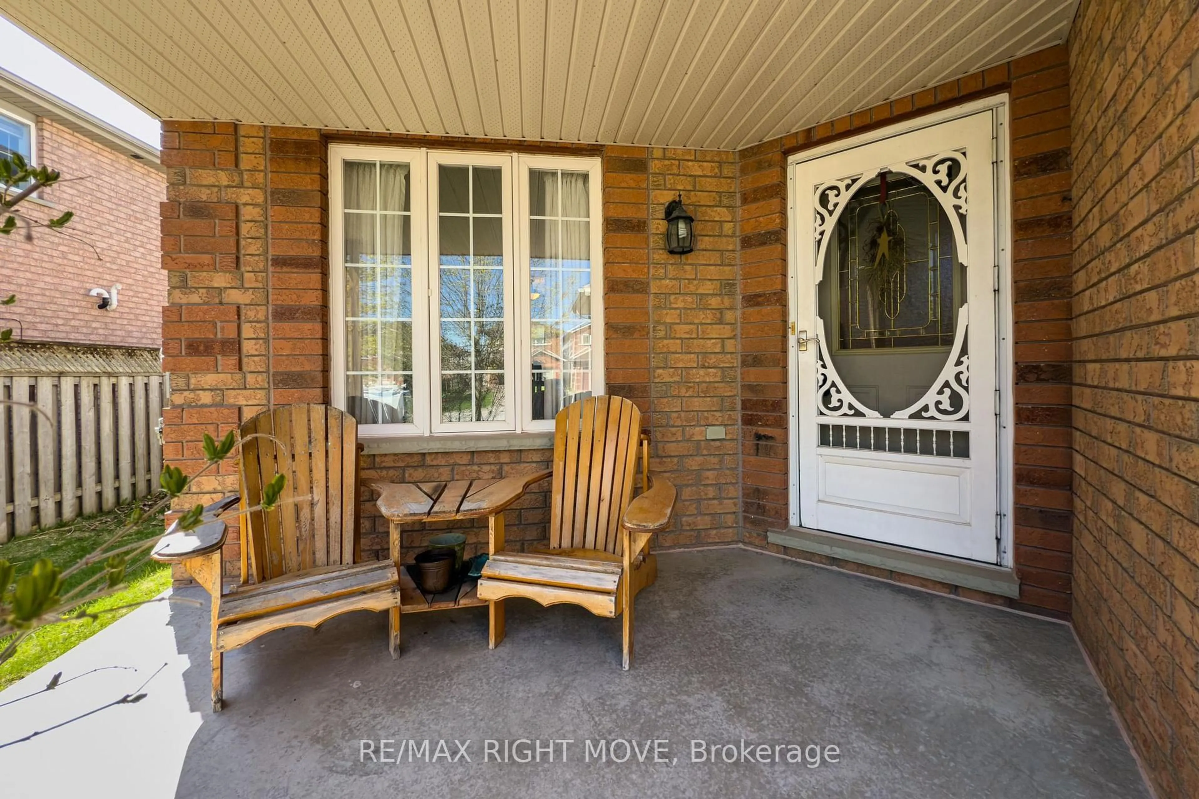 Indoor entryway for 147 Julia Cres, Orillia Ontario L3V 7X3