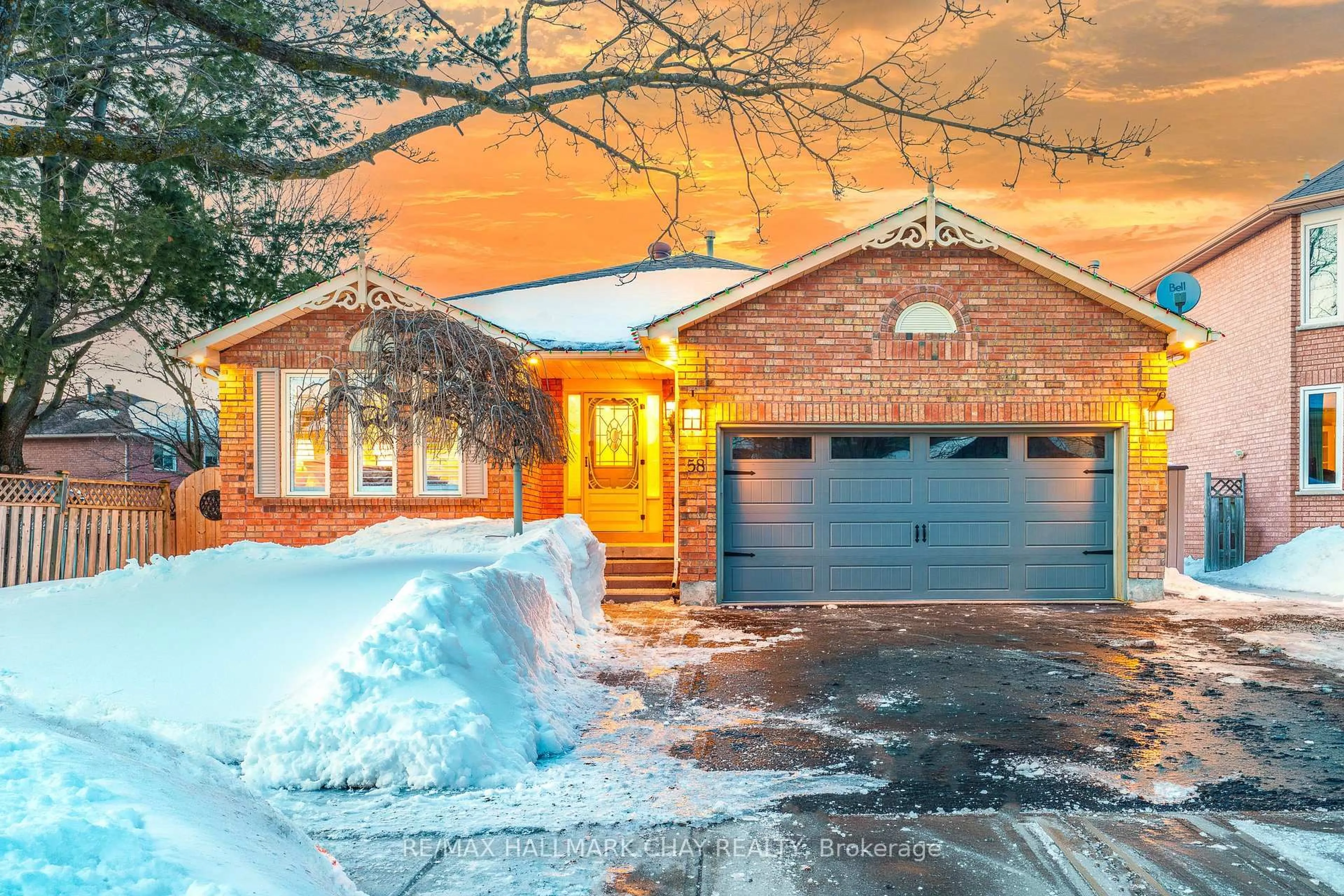 Home with brick exterior material, street for 58 James St, Barrie Ontario L4N 6Y2