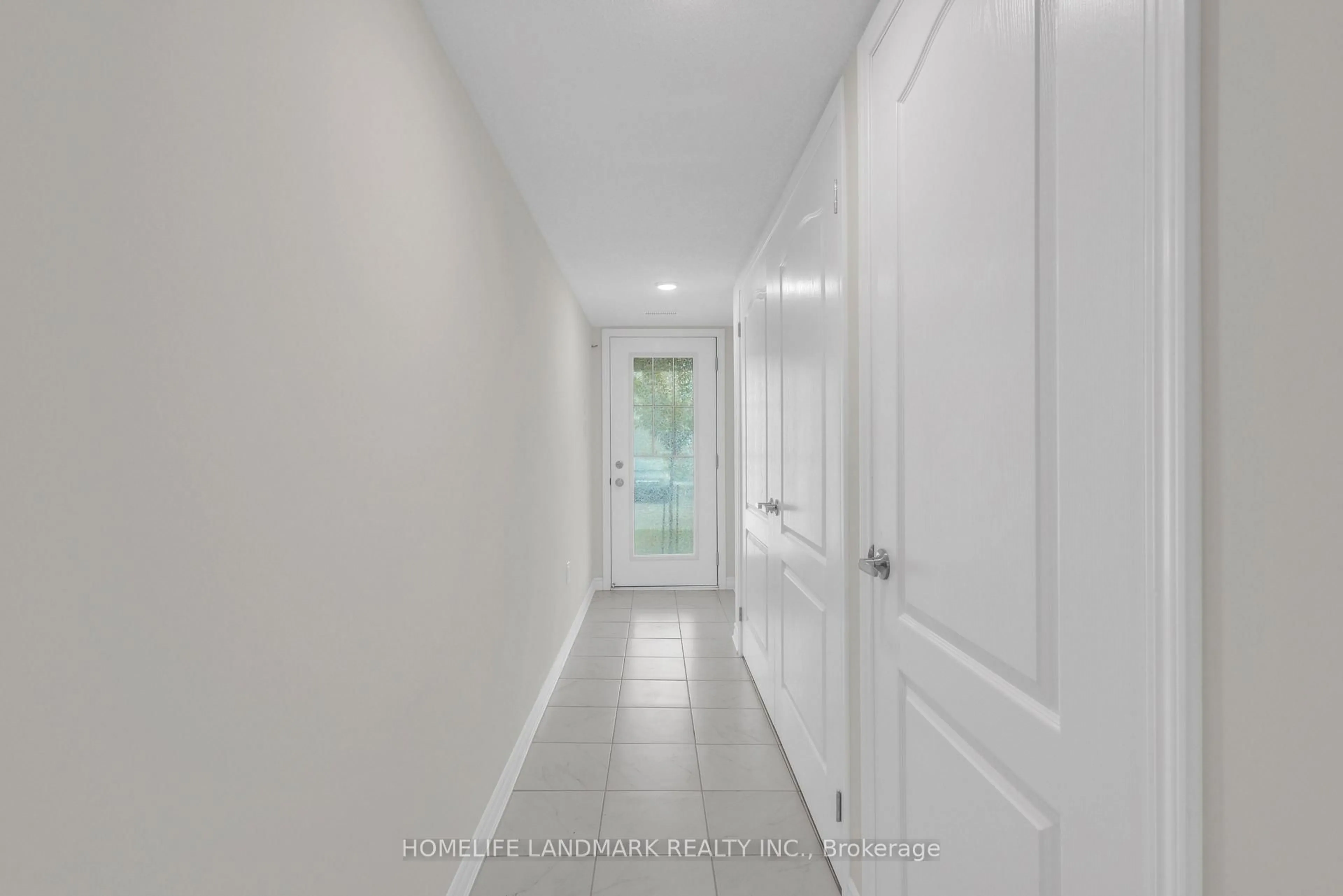 Indoor entryway for 6 Spencer Blvd, Wasaga Beach Ontario L9Z 0K1