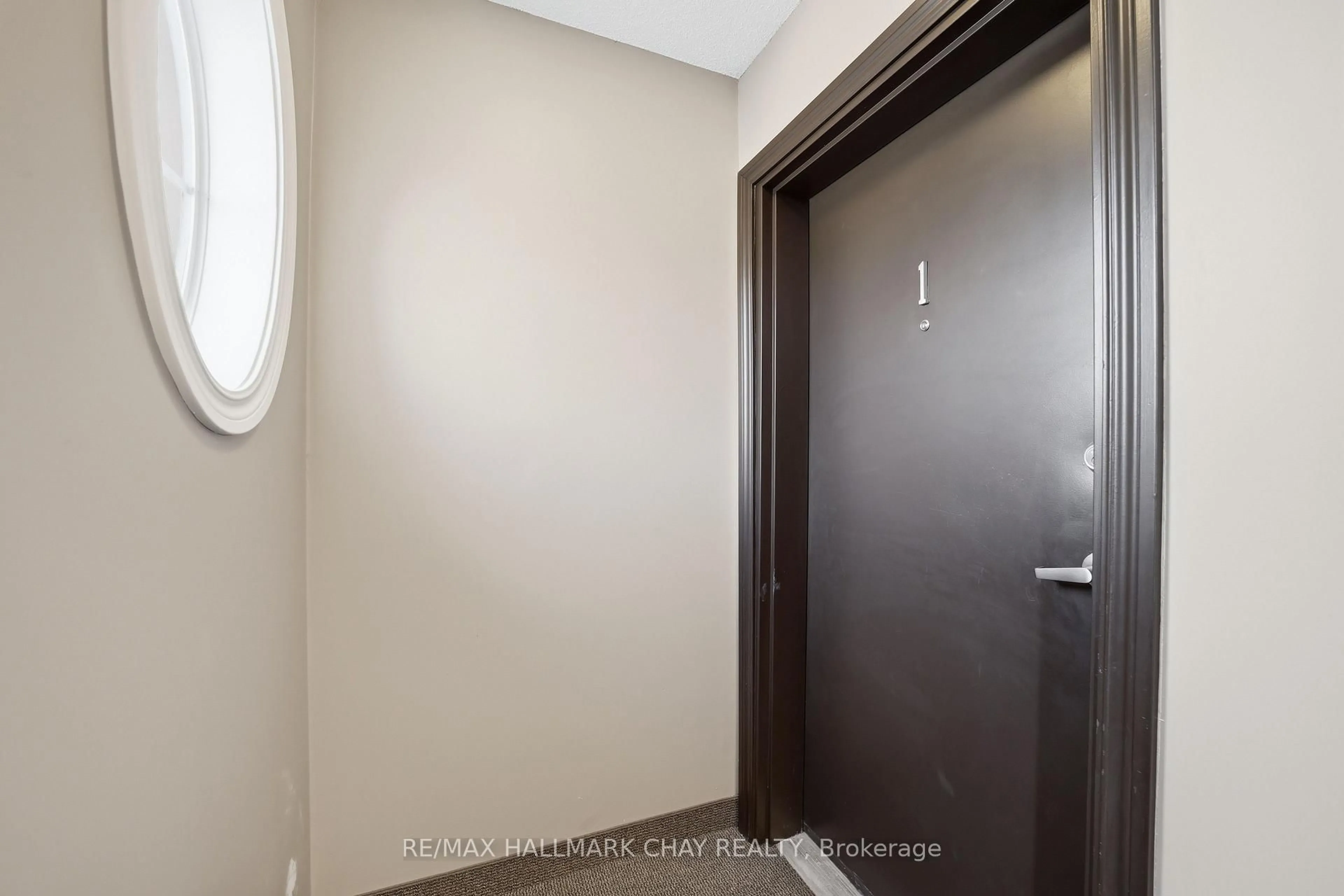 Indoor entryway for 408 Veterans Dr #1, Barrie Ontario L4N 0Z1