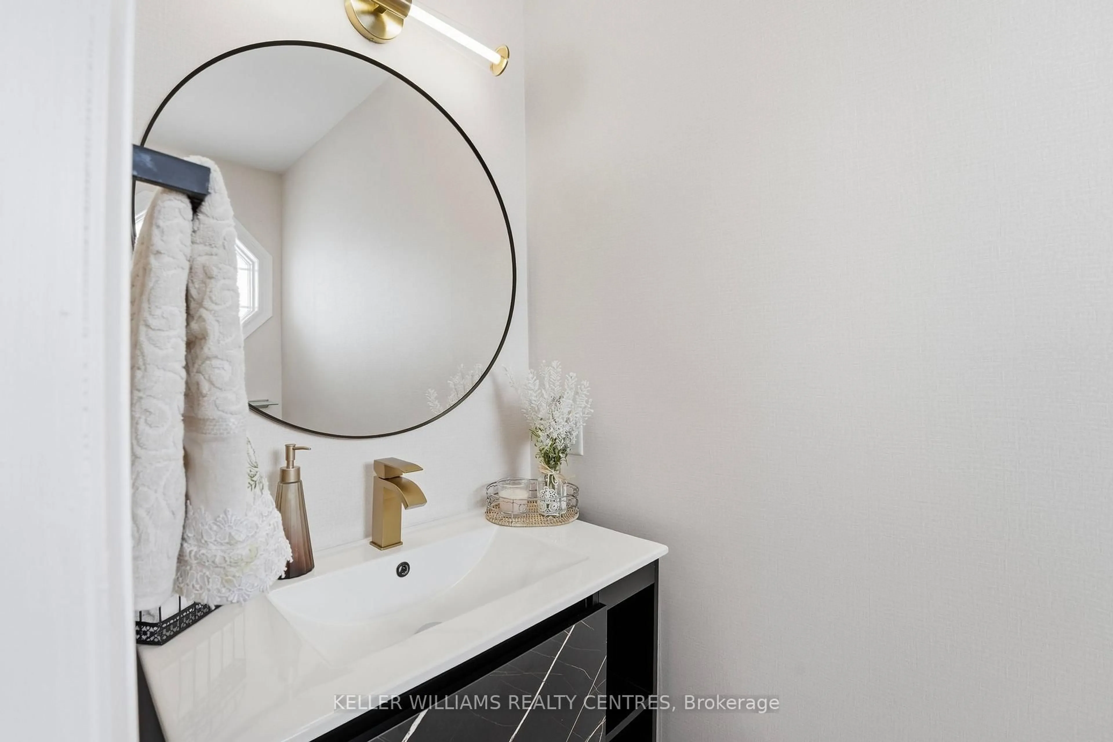 Contemporary bathroom, ceramic/tile floor for 28 Glenhill Dr, Barrie Ontario L4N 5X6