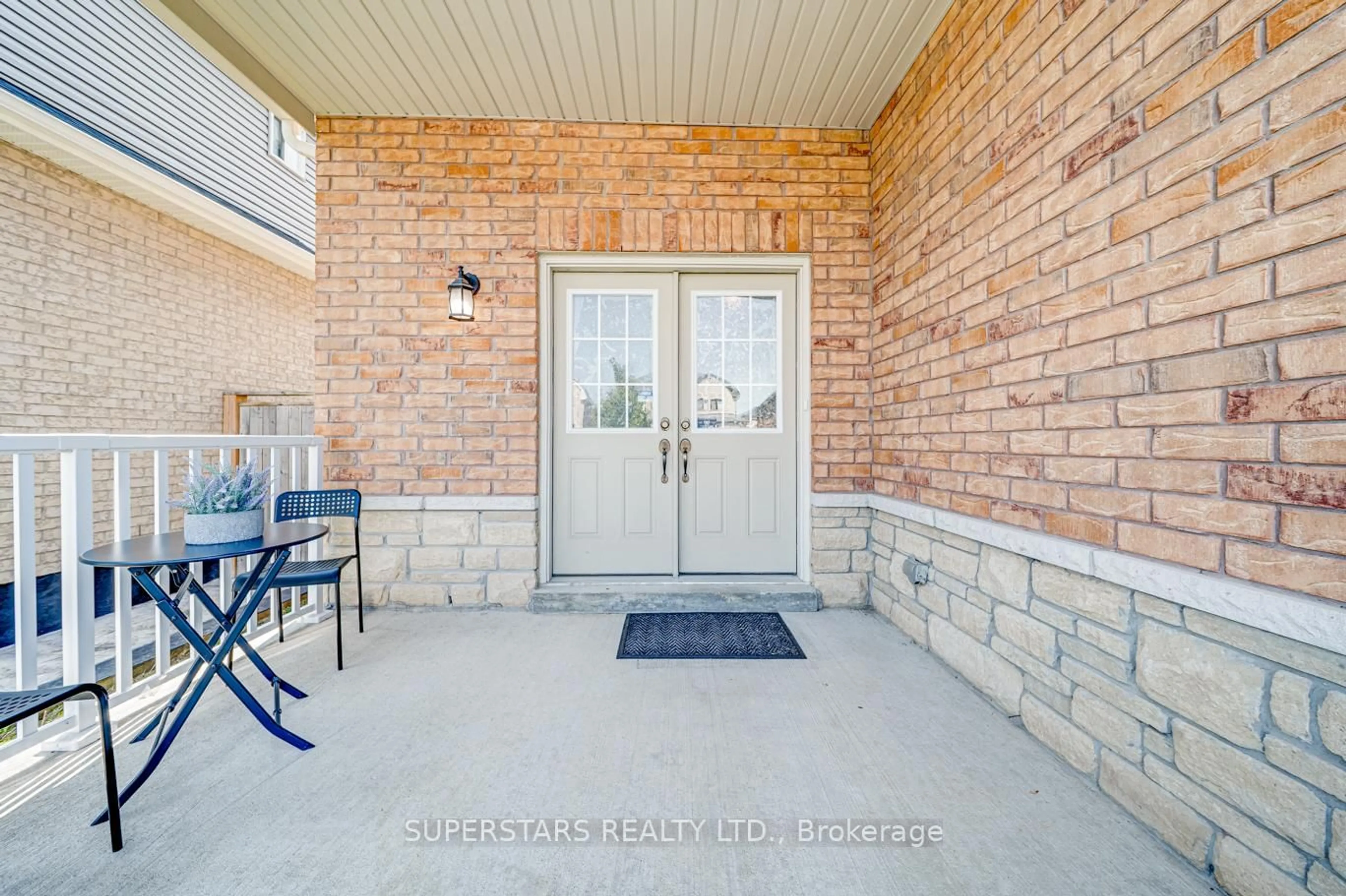 Indoor entryway for 46 Majesty Blvd, Barrie Ontario L4M 0E4