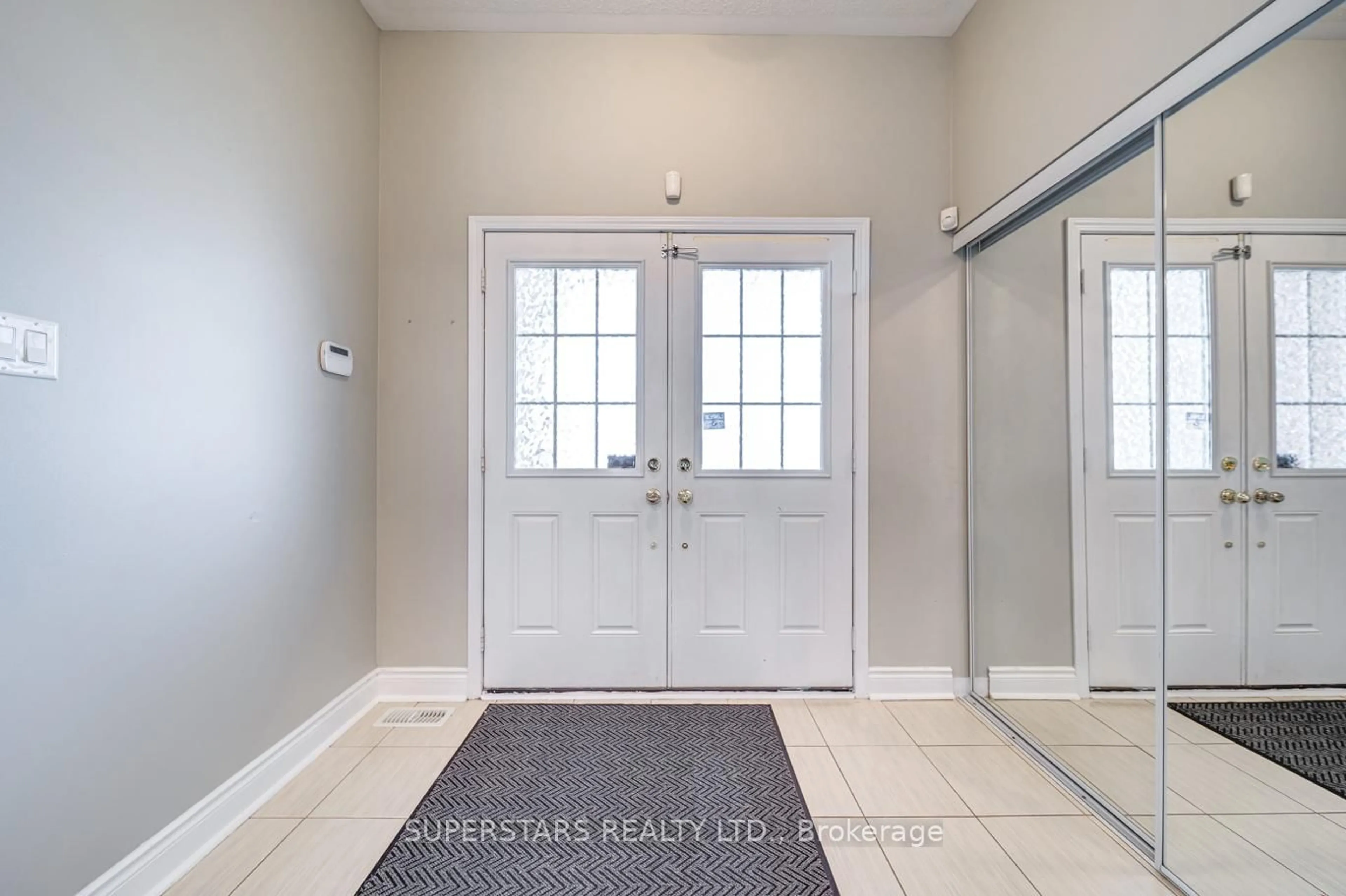 Indoor entryway for 46 Majesty Blvd, Barrie Ontario L4M 0E4