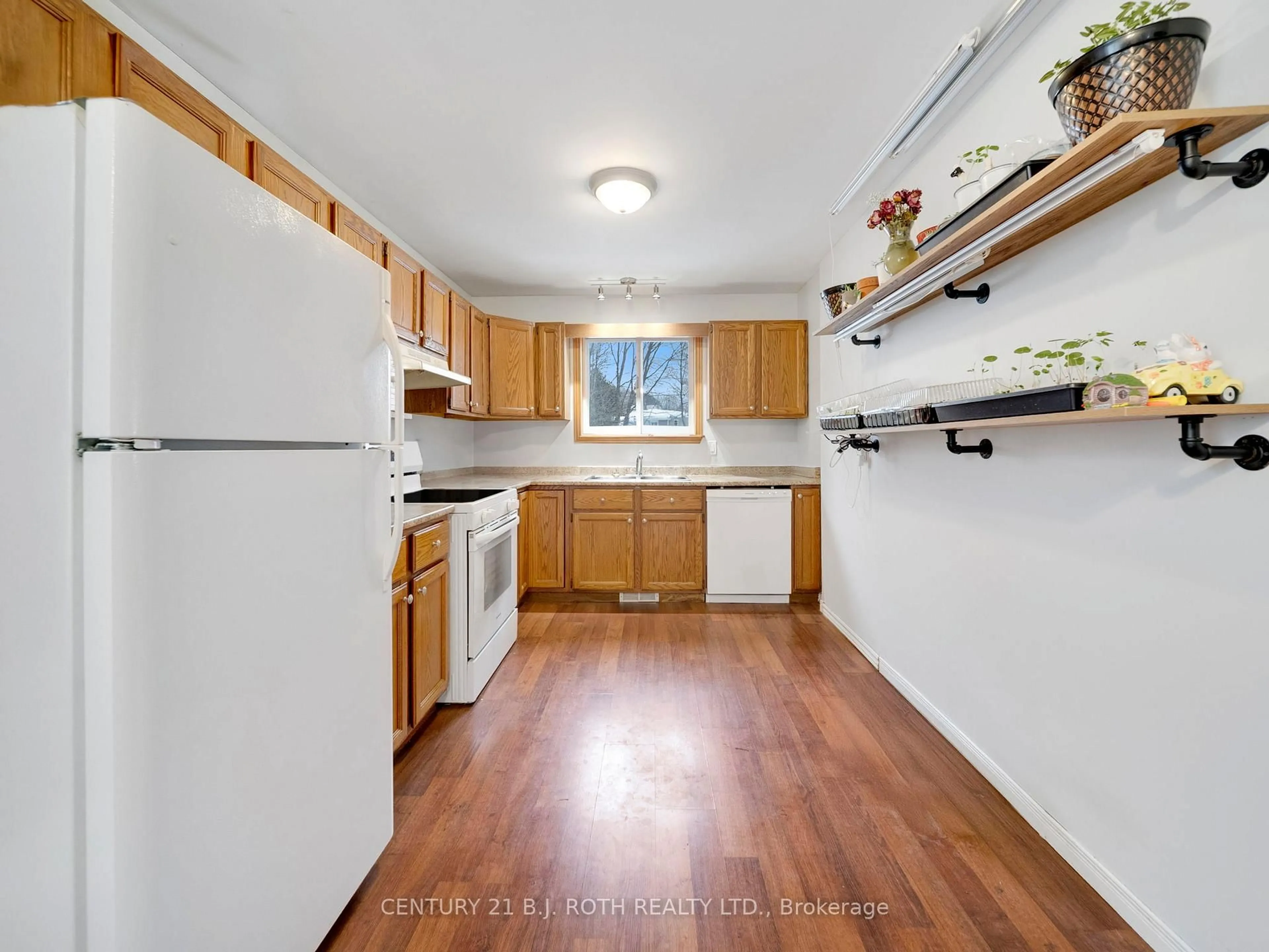 Standard kitchen, unknown for 292 MILLARD St, Orillia Ontario L3V 4H3