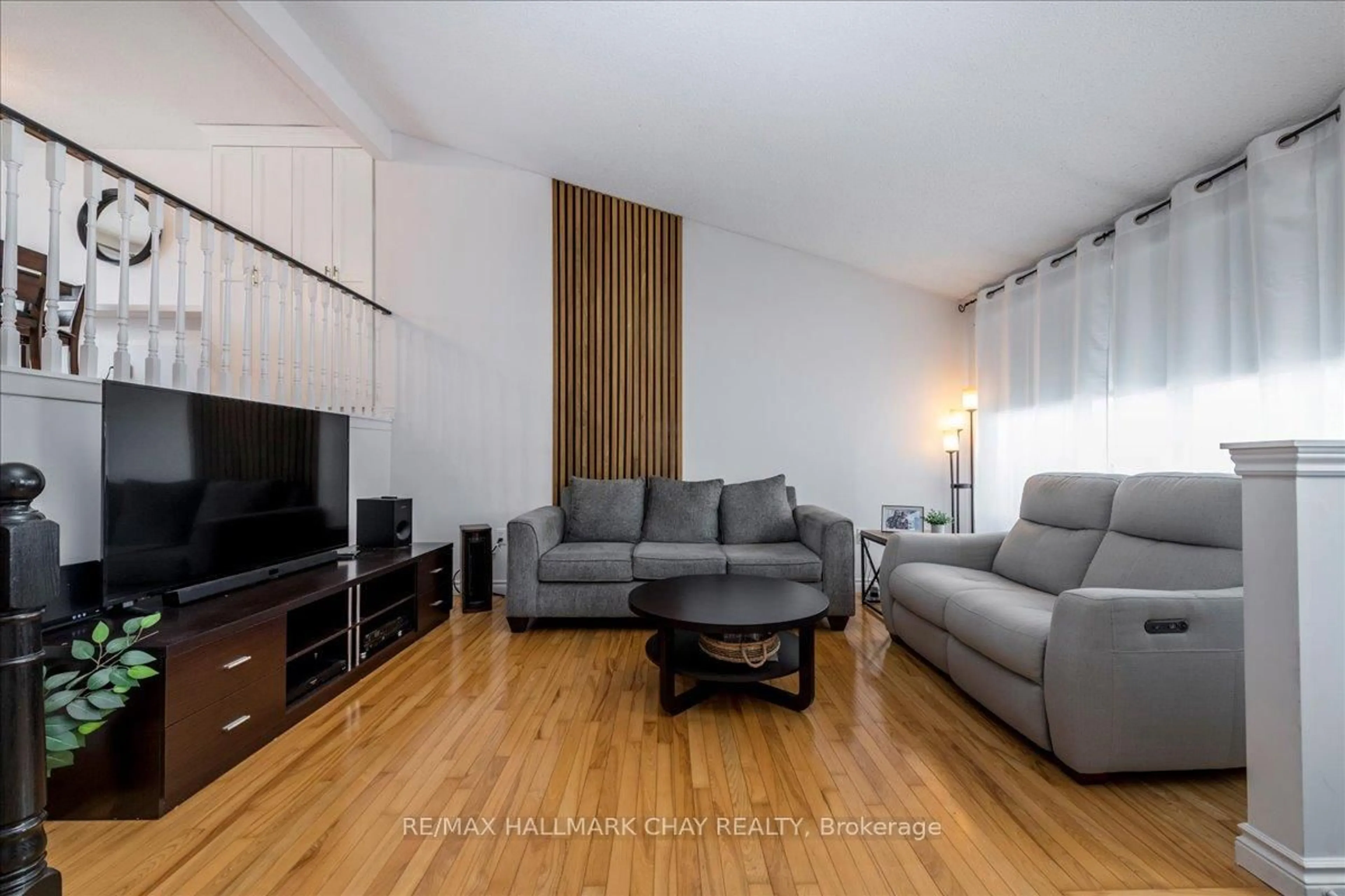 Living room with furniture, wood/laminate floor for 207 Burns Circ, Barrie Ontario L4N 6A5