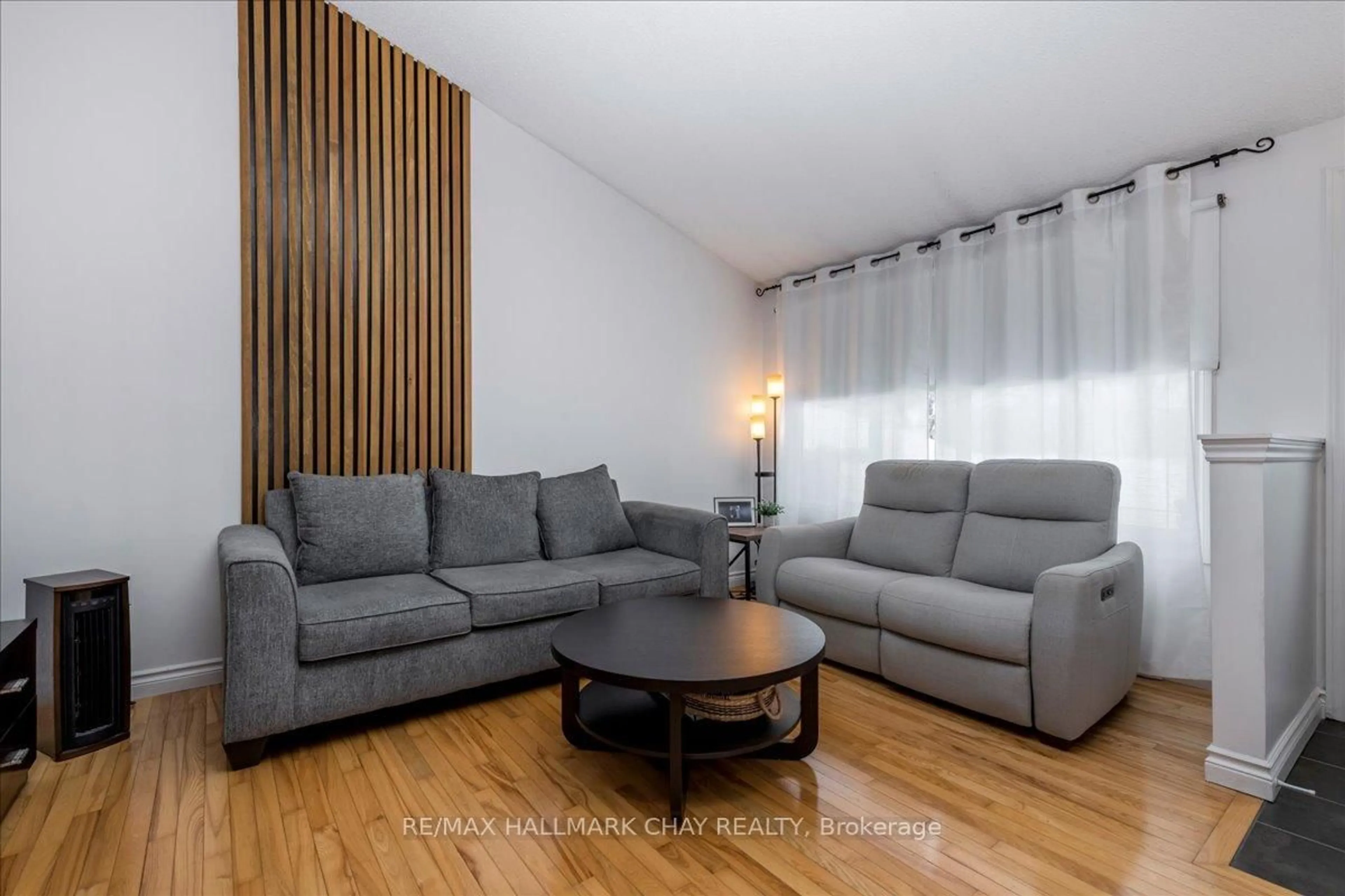 Living room with furniture, wood/laminate floor for 207 Burns Circ, Barrie Ontario L4N 6A5