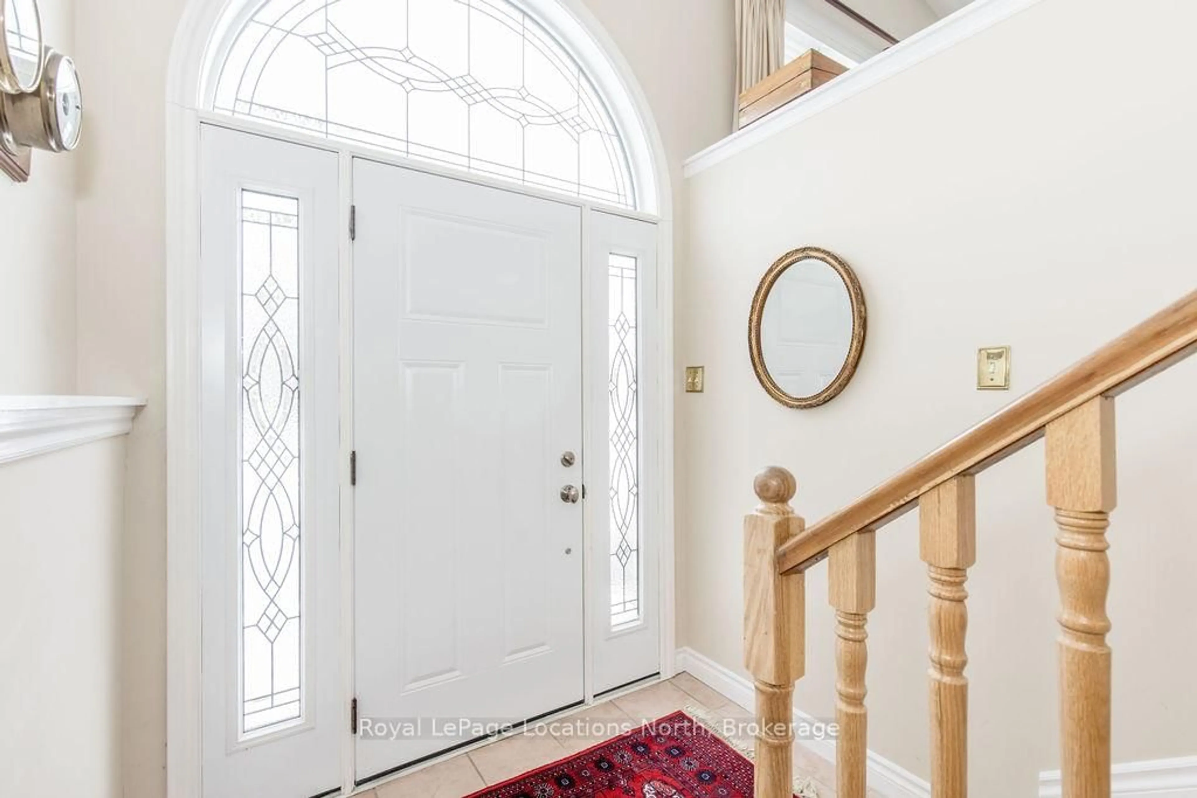 Indoor entryway for 40 Fairway Cres, Wasaga Beach Ontario L9Z 1B8