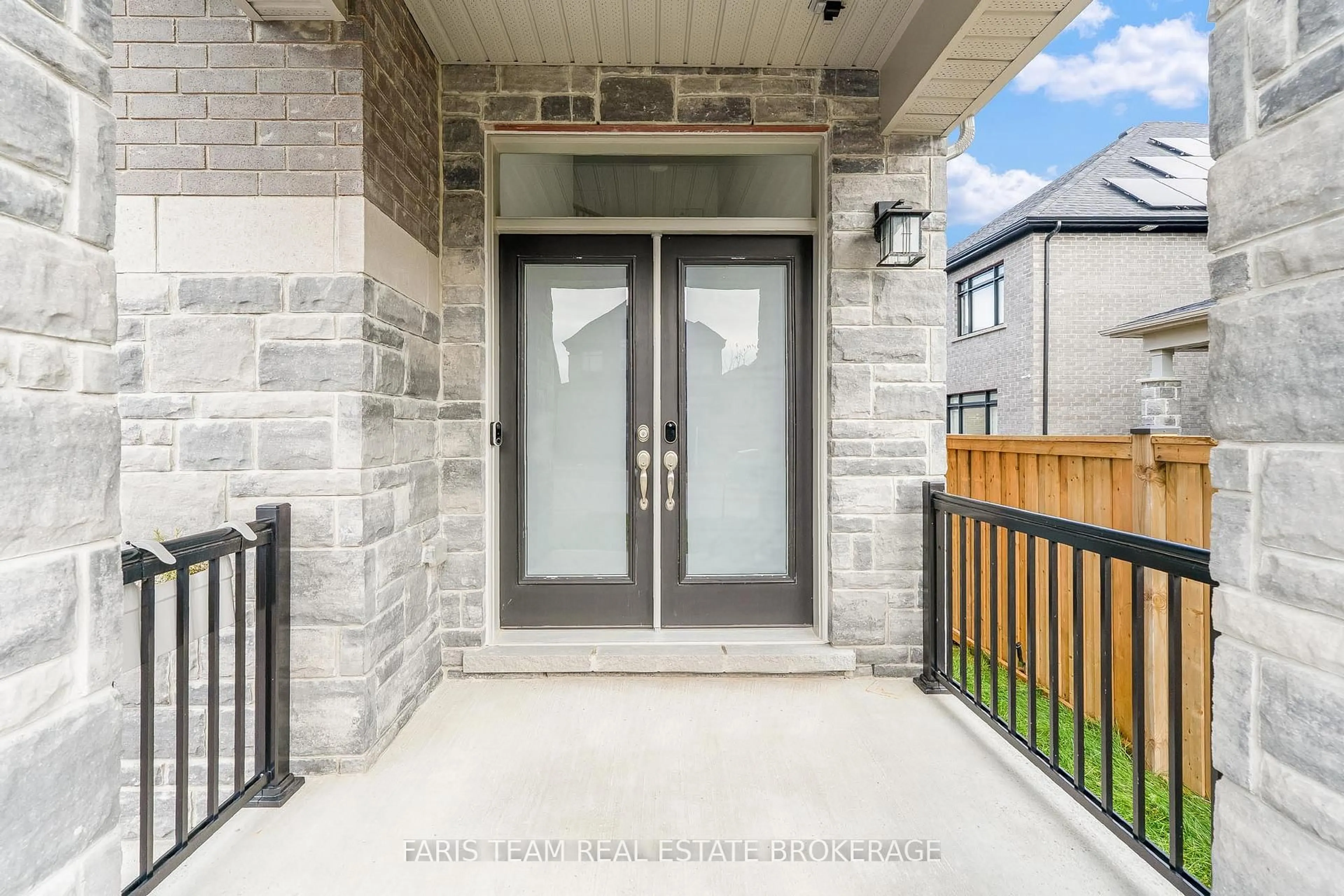 Indoor entryway for 160 Franklin Tr, Barrie Ontario L9J 0J1