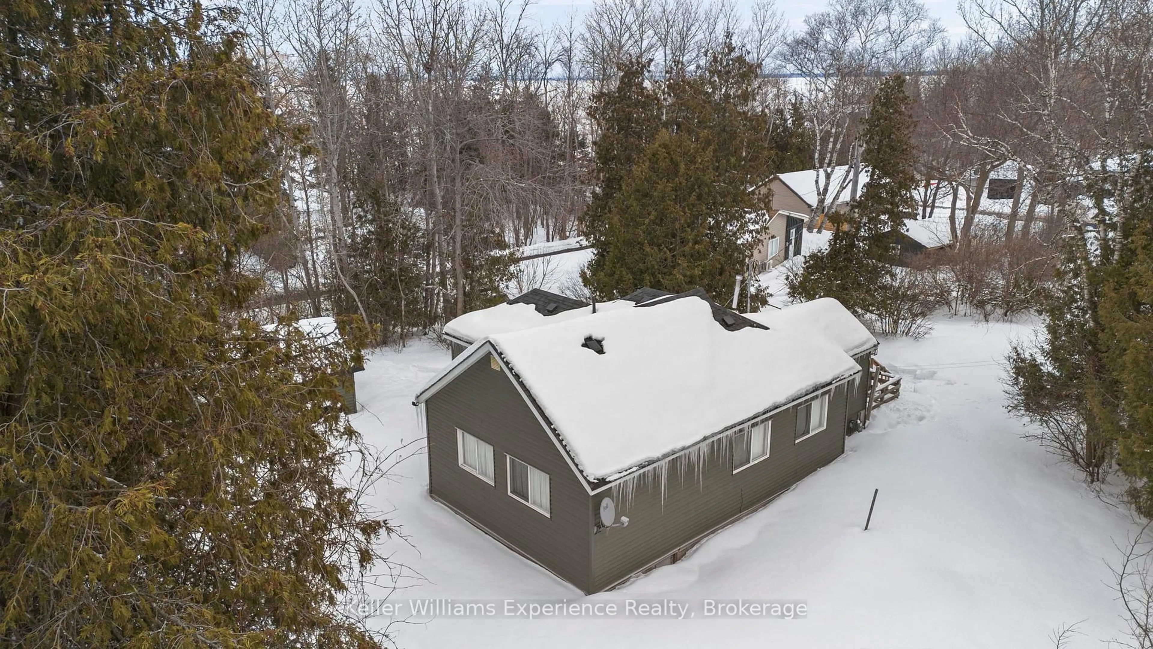 A pic from outside/outdoor area/front of a property/back of a property/a pic from drone, unknown for 13 Arthur St, Collingwood Ontario L9Y 3Z1