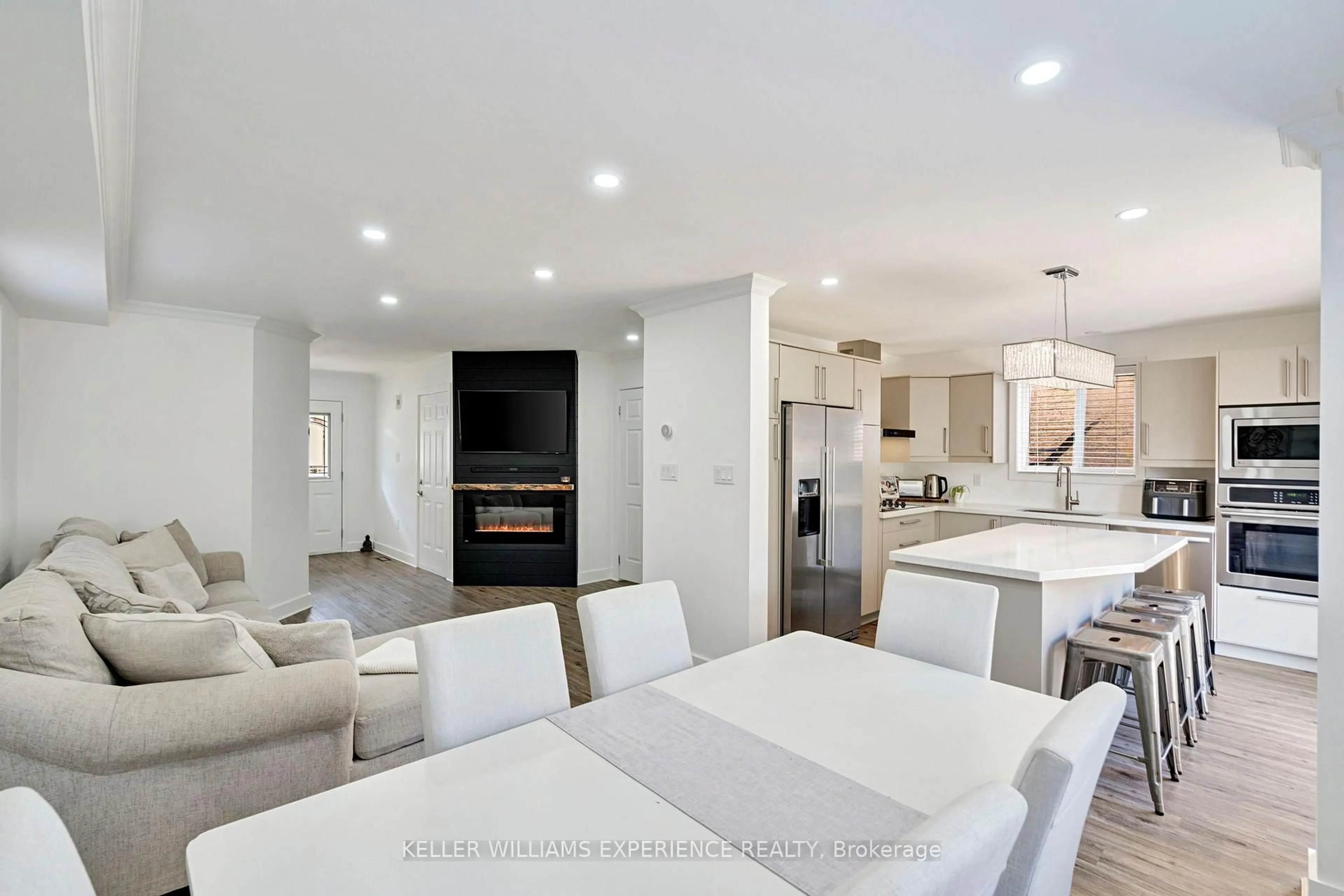 Open concept kitchen, unknown for 91 Butternut Dr, Barrie Ontario L4N 9Z7