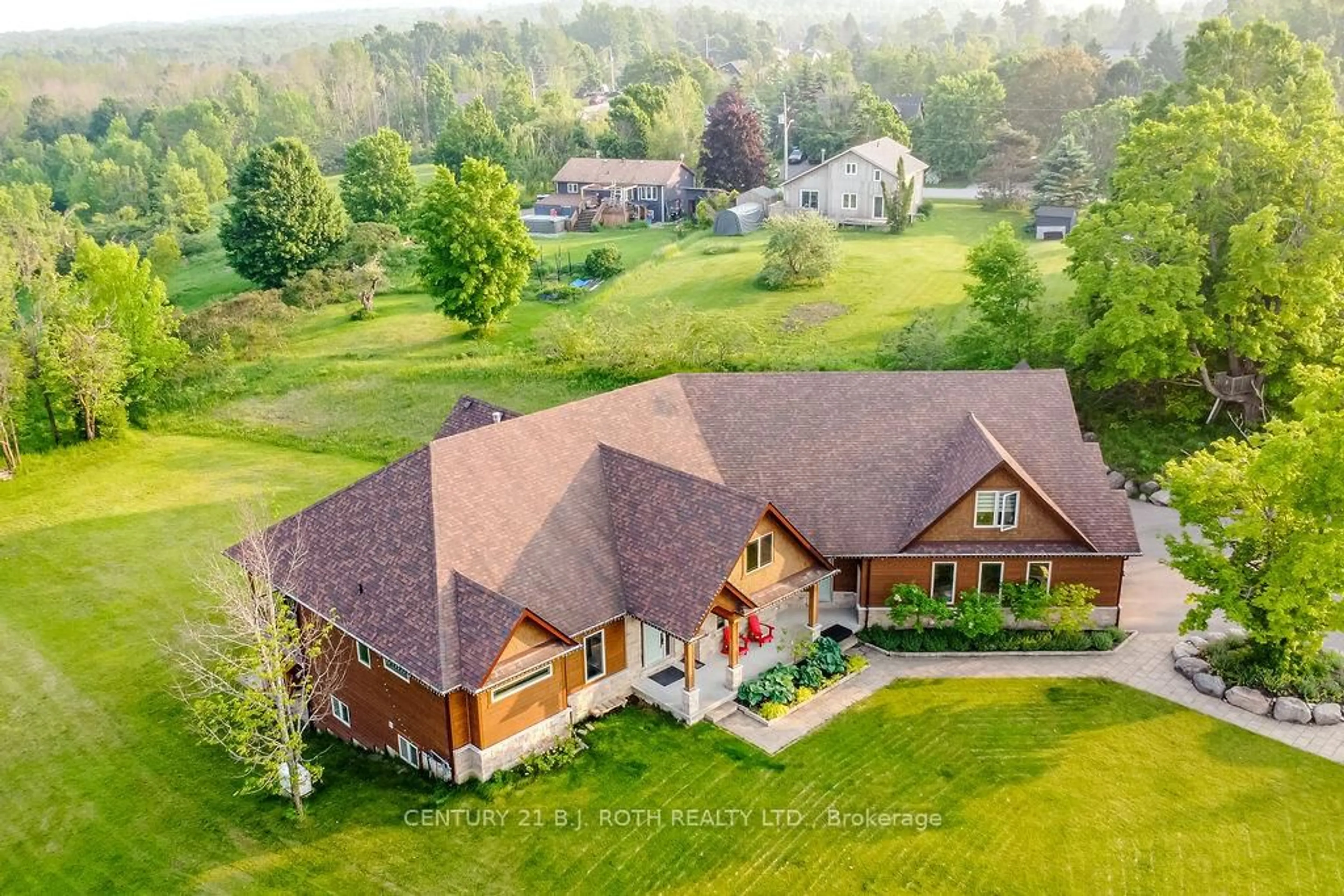 A pic from outside/outdoor area/front of a property/back of a property/a pic from drone, unknown for 19 Reid's Rdge, Oro-Medonte Ontario L0K 1N0