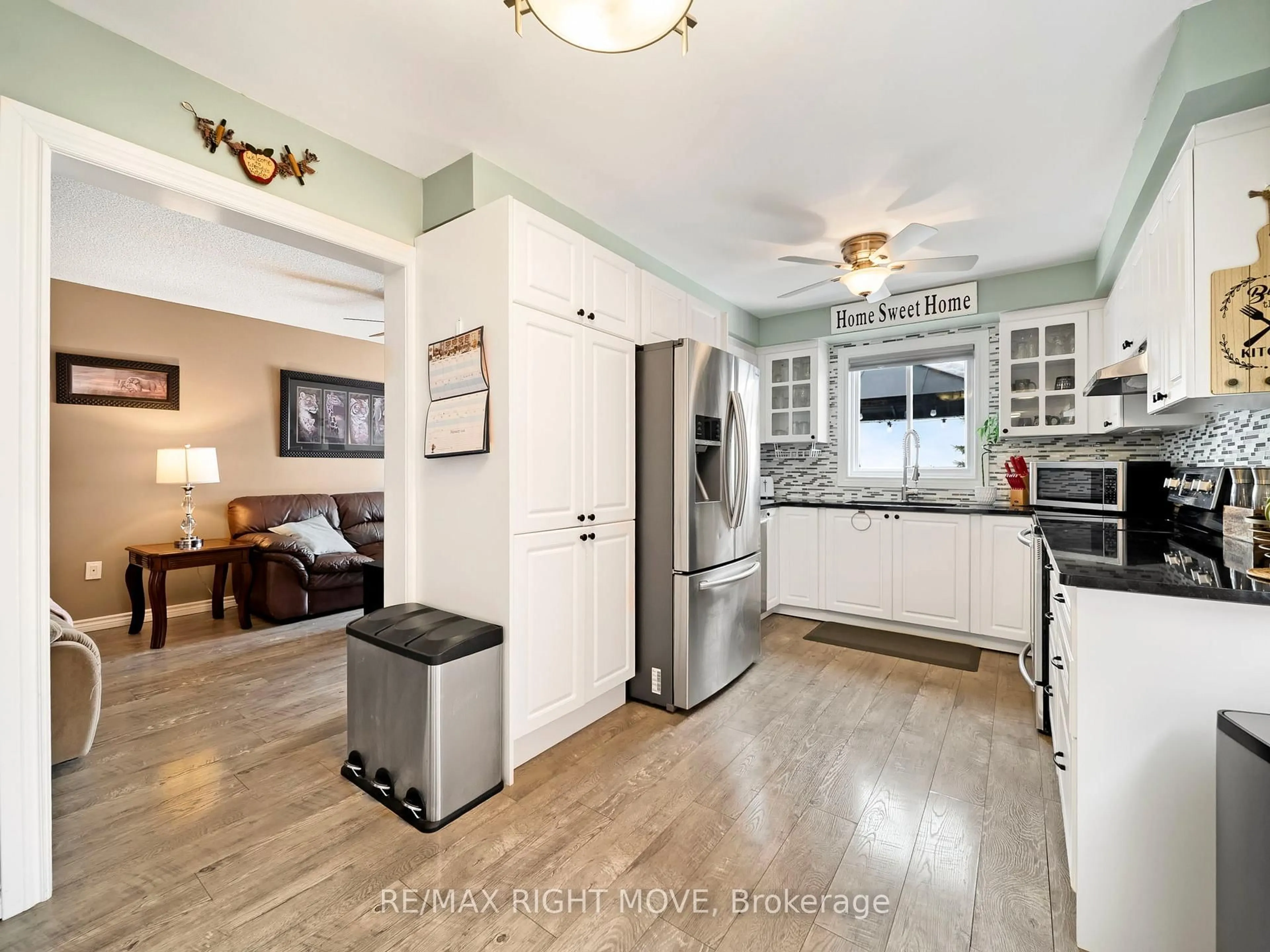 Open concept kitchen, unknown for 42 Sundew Dr, Barrie Ontario L4N 9L8