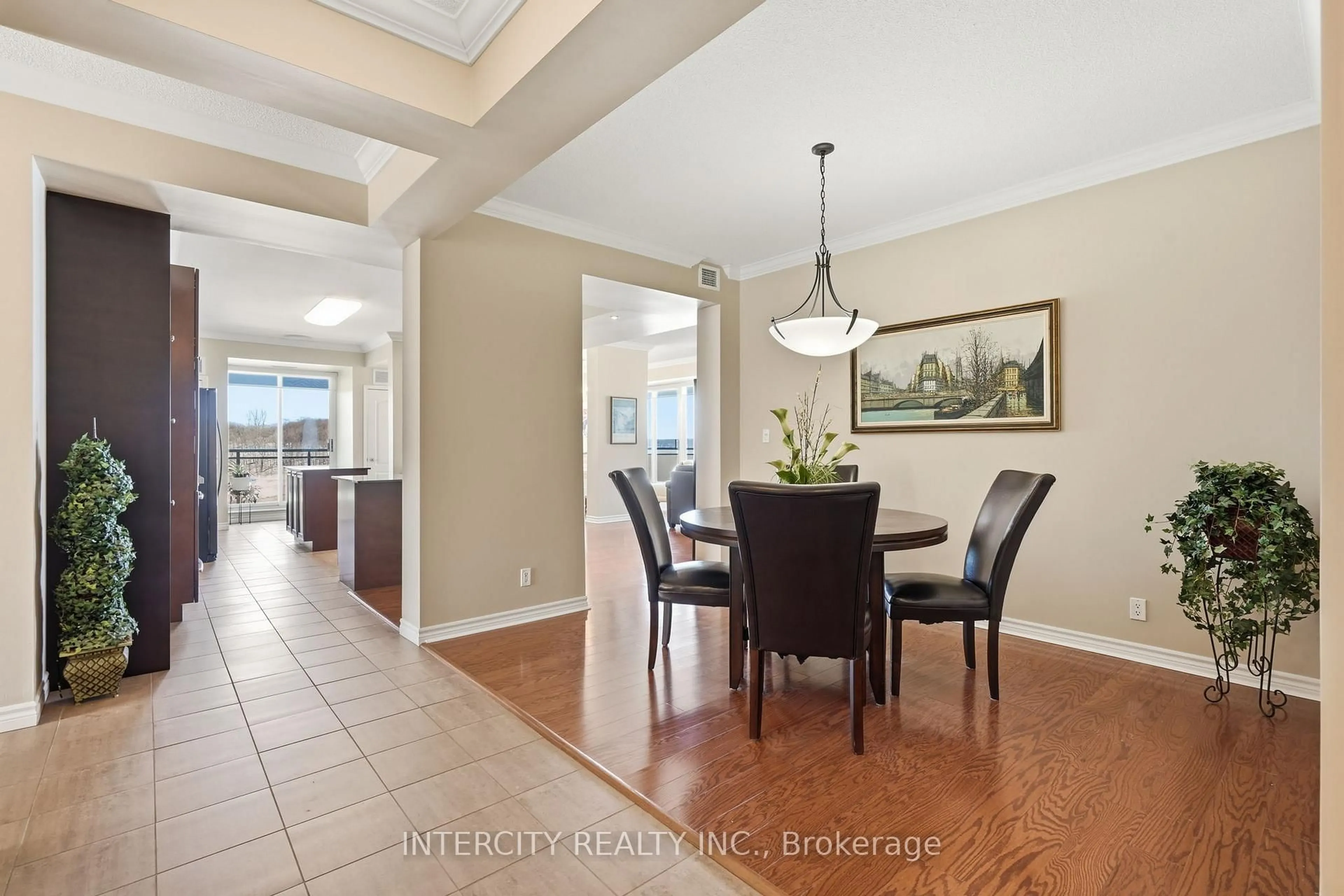 Dining room, ceramic/tile floor for 699 Aberdeen Blvd #901, Midland Ontario L4R 5P2