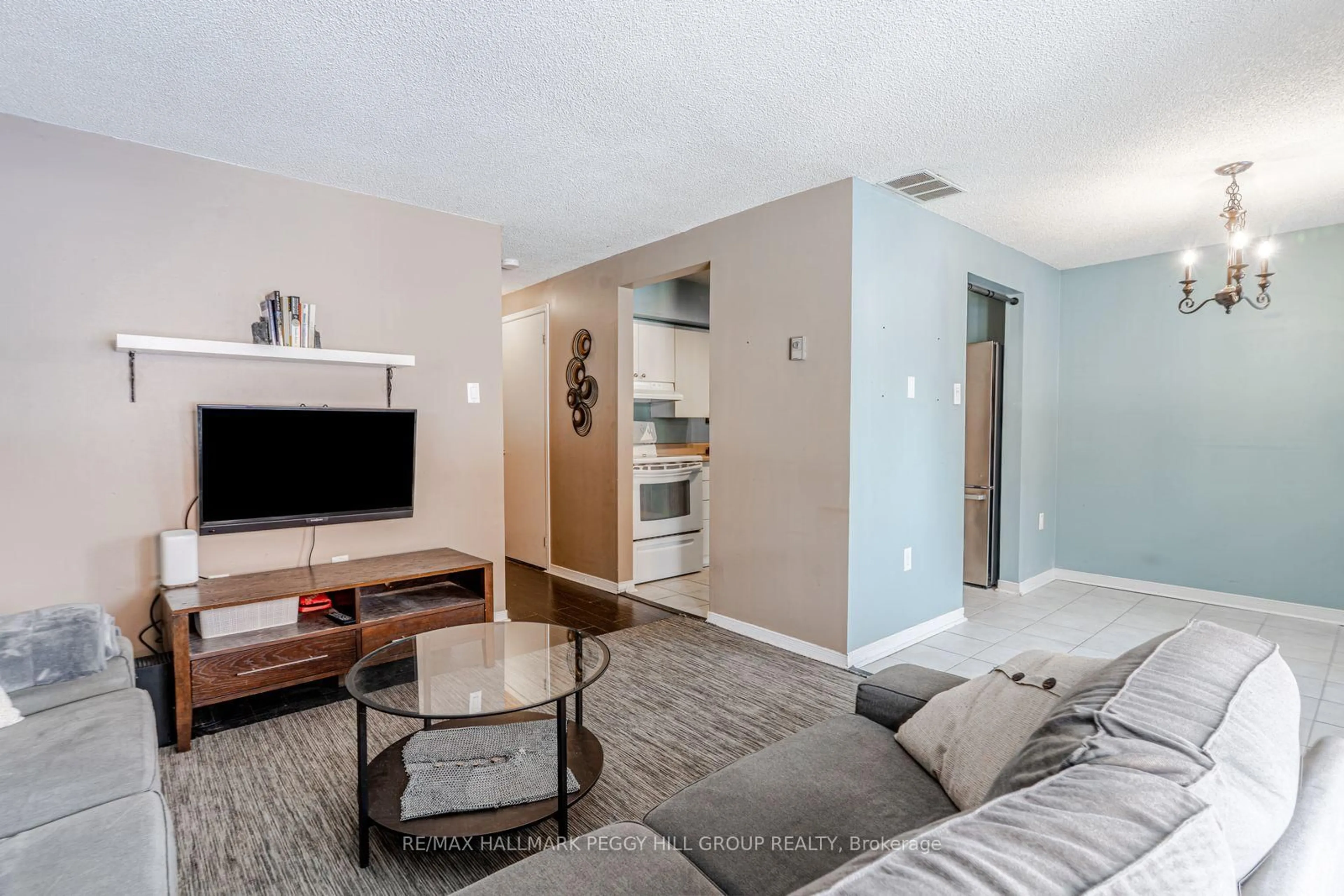 Living room with furniture, unknown for 22 Meadow Lane #8, Barrie Ontario L4N 7K2