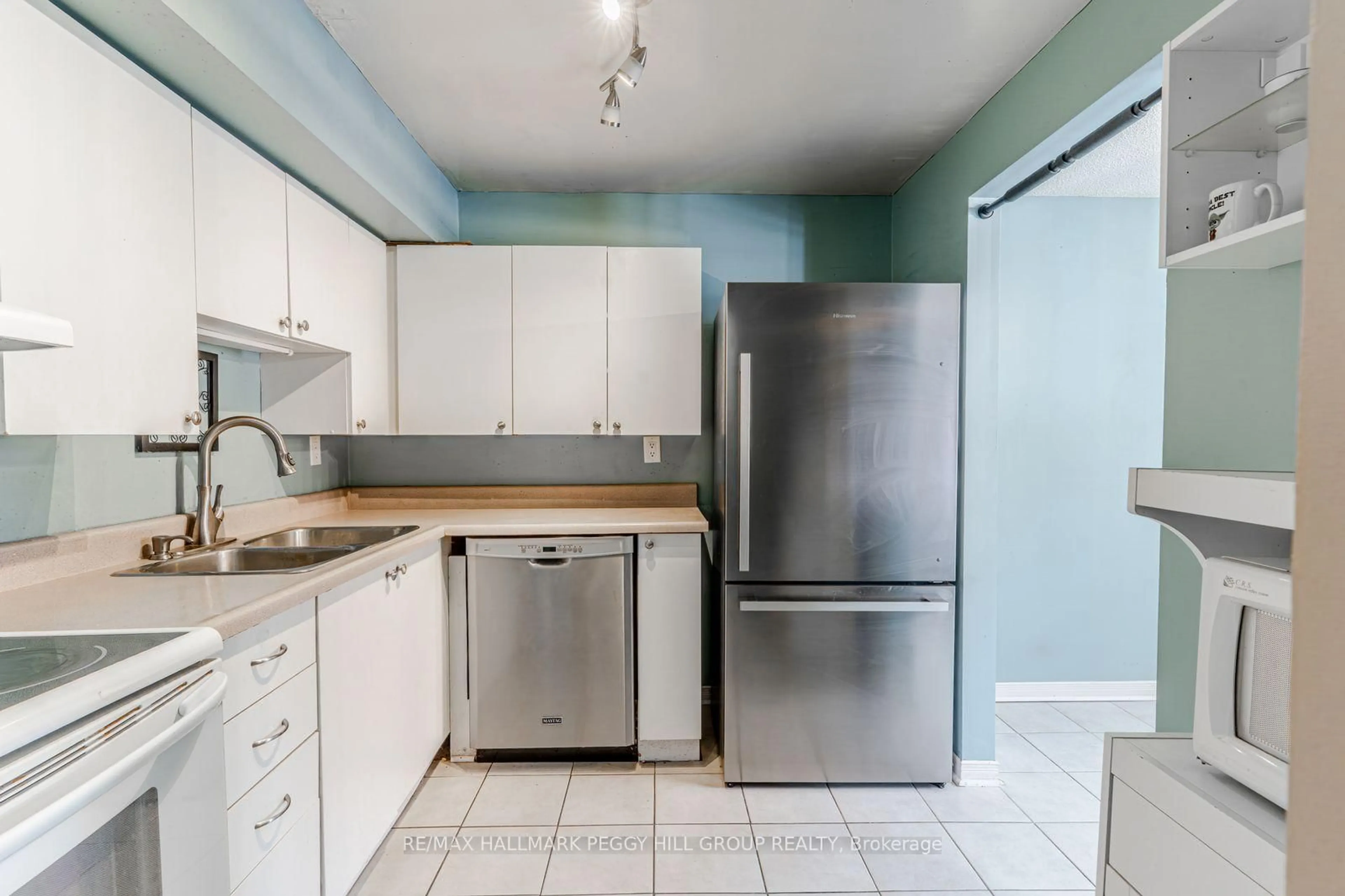 Standard kitchen, unknown for 22 Meadow Lane #8, Barrie Ontario L4N 7K2