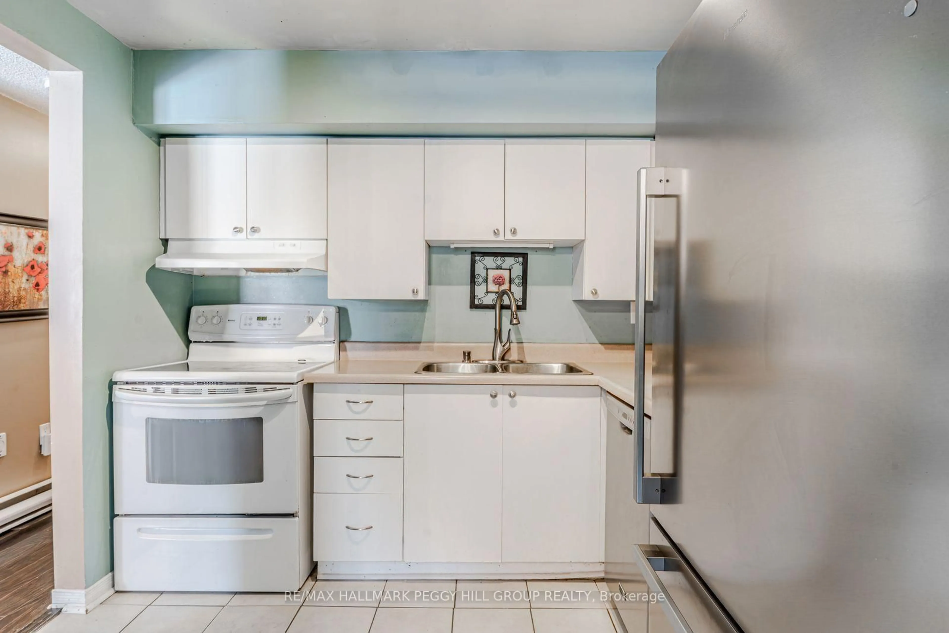 Standard kitchen, ceramic/tile floor for 22 Meadow Lane #8, Barrie Ontario L4N 7K2