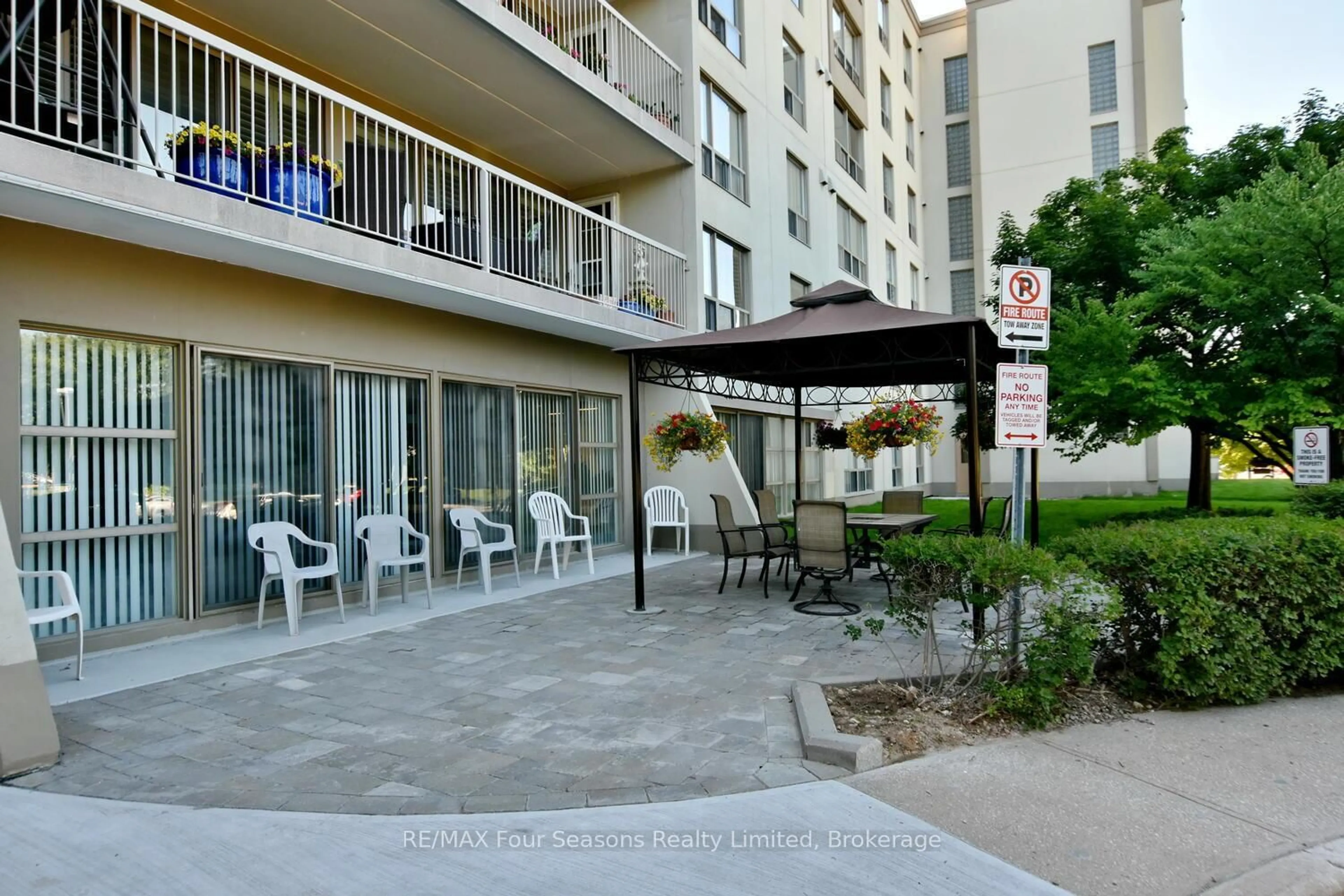 Patio, street for 172 Eighth St #312, Collingwood Ontario L9Y 4T2