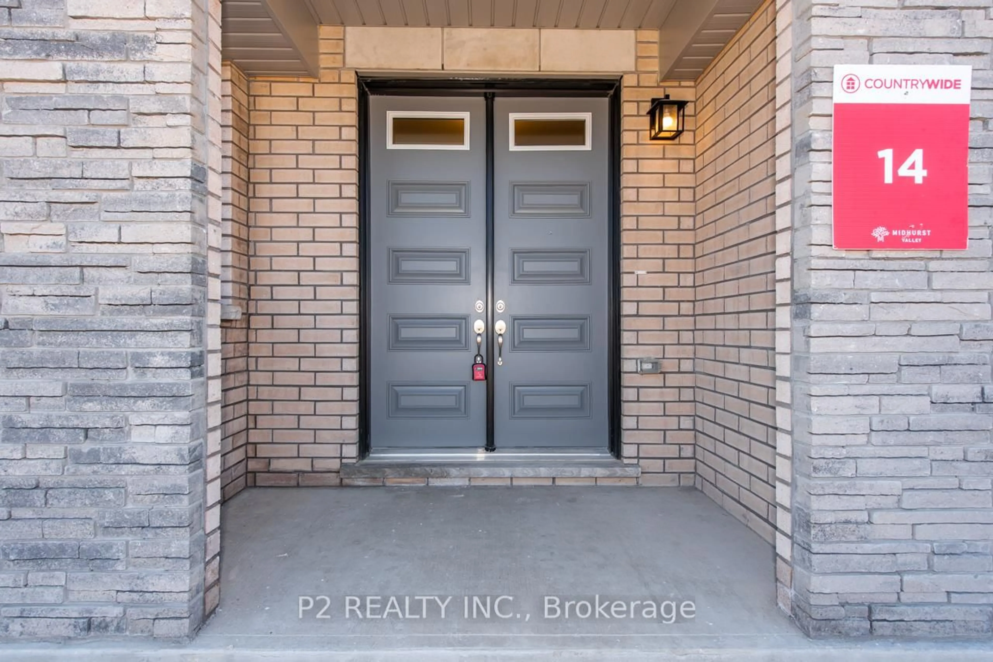 Indoor entryway for 12 Wild Ginger Lane, Springwater Ontario L9X 2E4