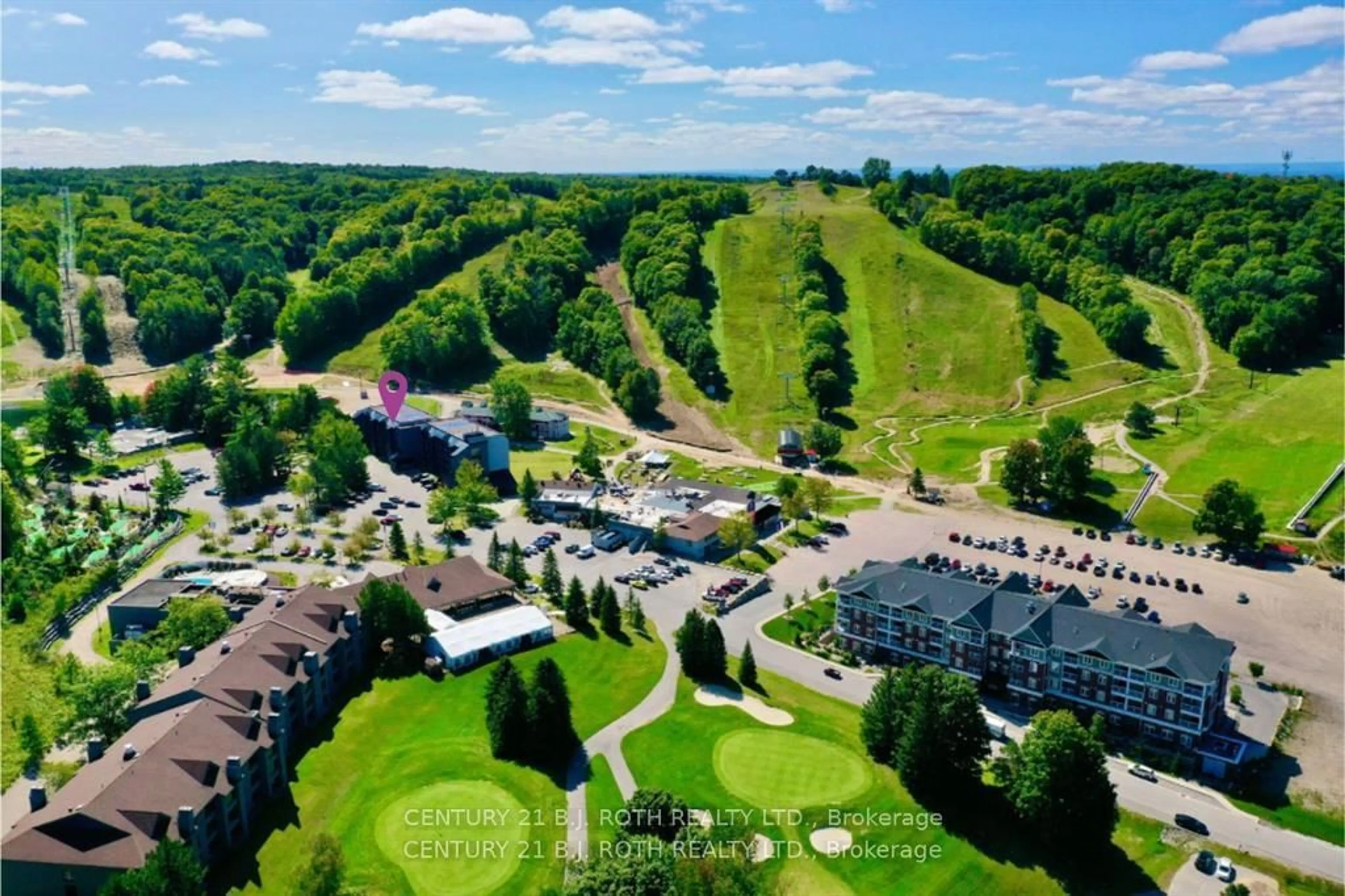 A pic from outside/outdoor area/front of a property/back of a property/a pic from drone, mountain view for 80 Horseshoe Blvd #406, Oro-Medonte Ontario L4M 4Y8