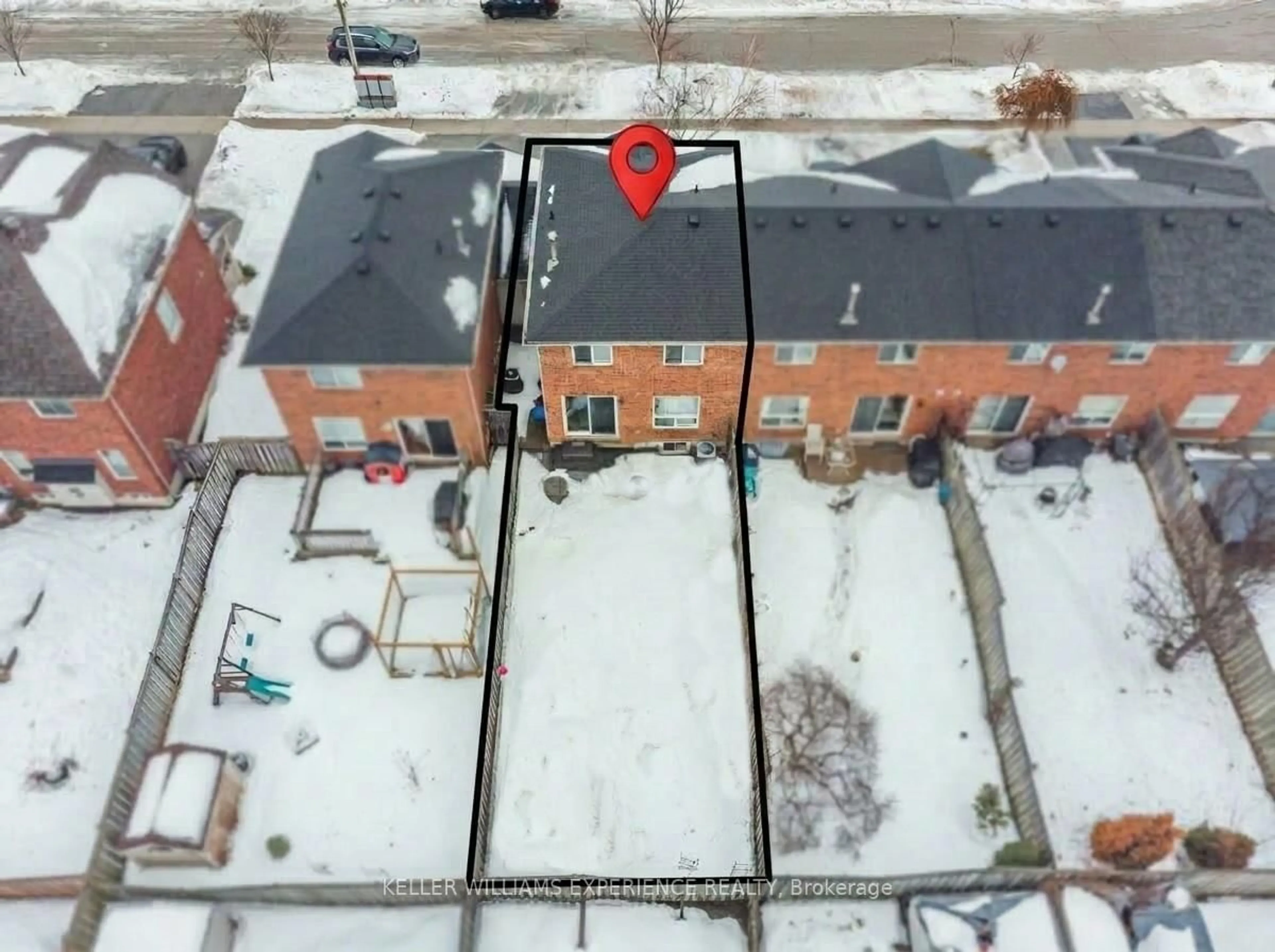 A pic from outside/outdoor area/front of a property/back of a property/a pic from drone, building for 70 Weymouth Rd, Barrie Ontario L4M 6R7