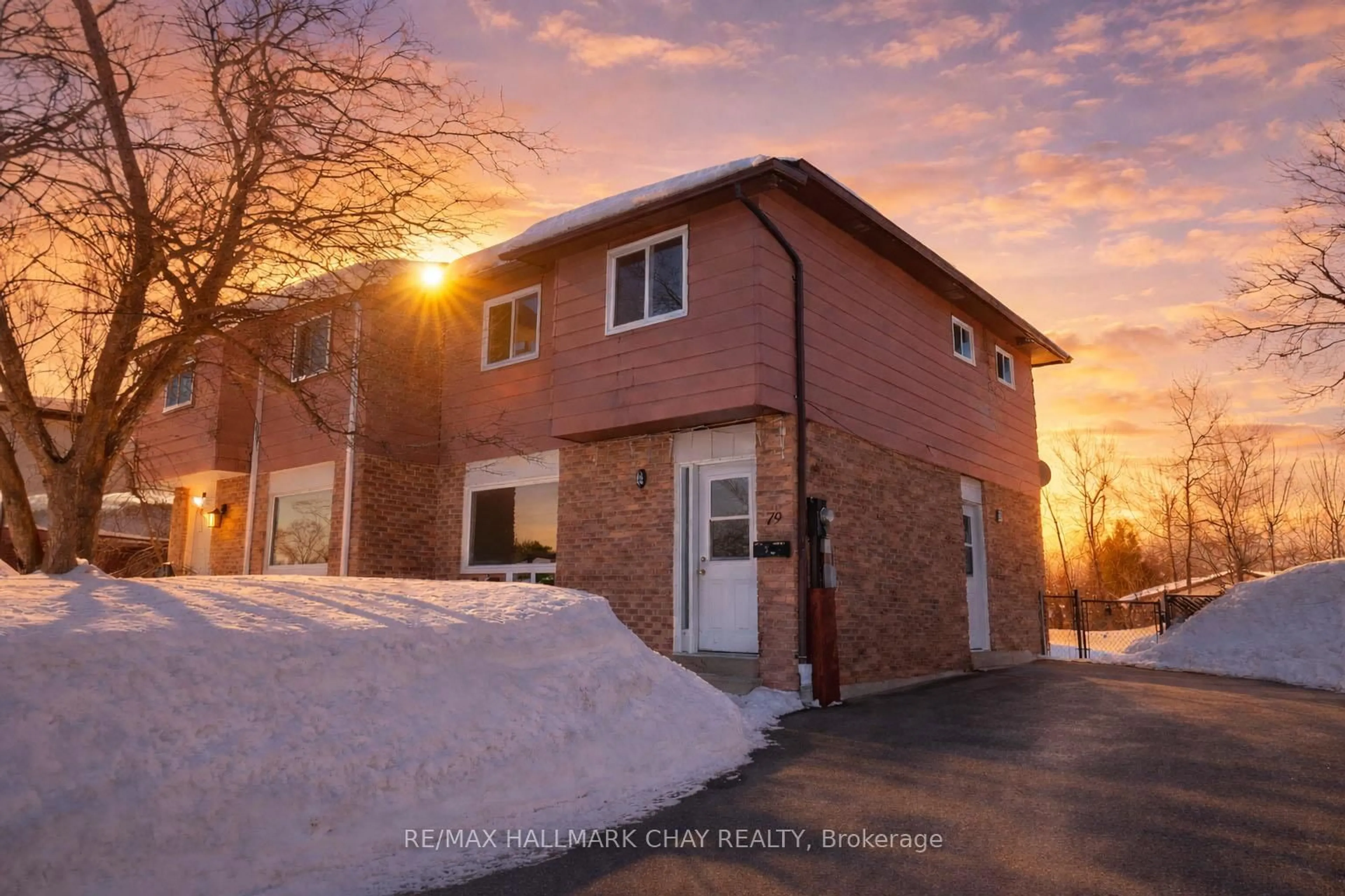 A pic from outside/outdoor area/front of a property/back of a property/a pic from drone, unknown for 79 Christie Cres, Barrie Ontario L4N 4V2