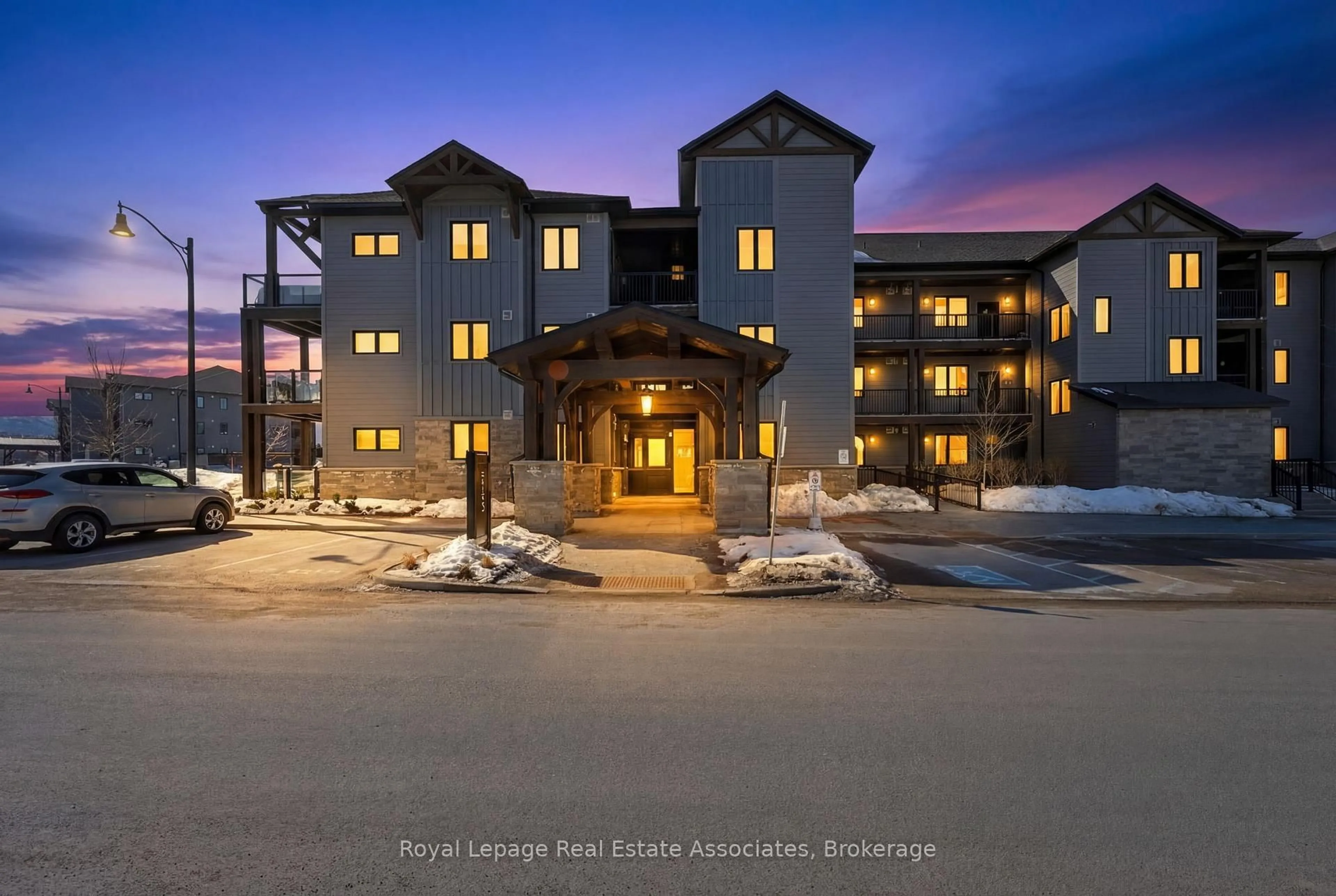 Unknown for 10 Beausoleil Lane #306, Collingwood Ontario L9Y 2X5