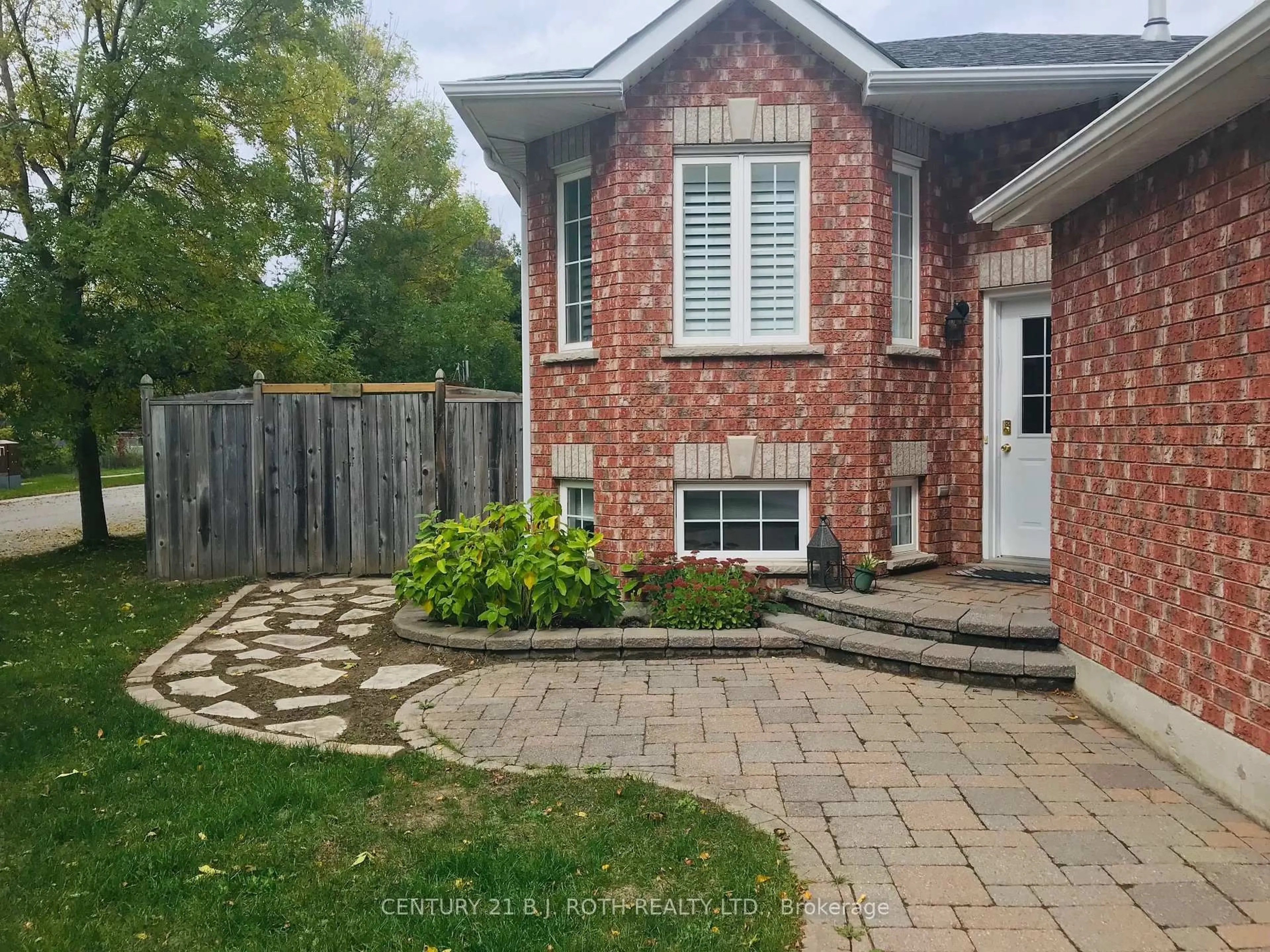 Home with brick exterior material, street for 63 Kenwell Cres, Barrie Ontario L4N 0A3