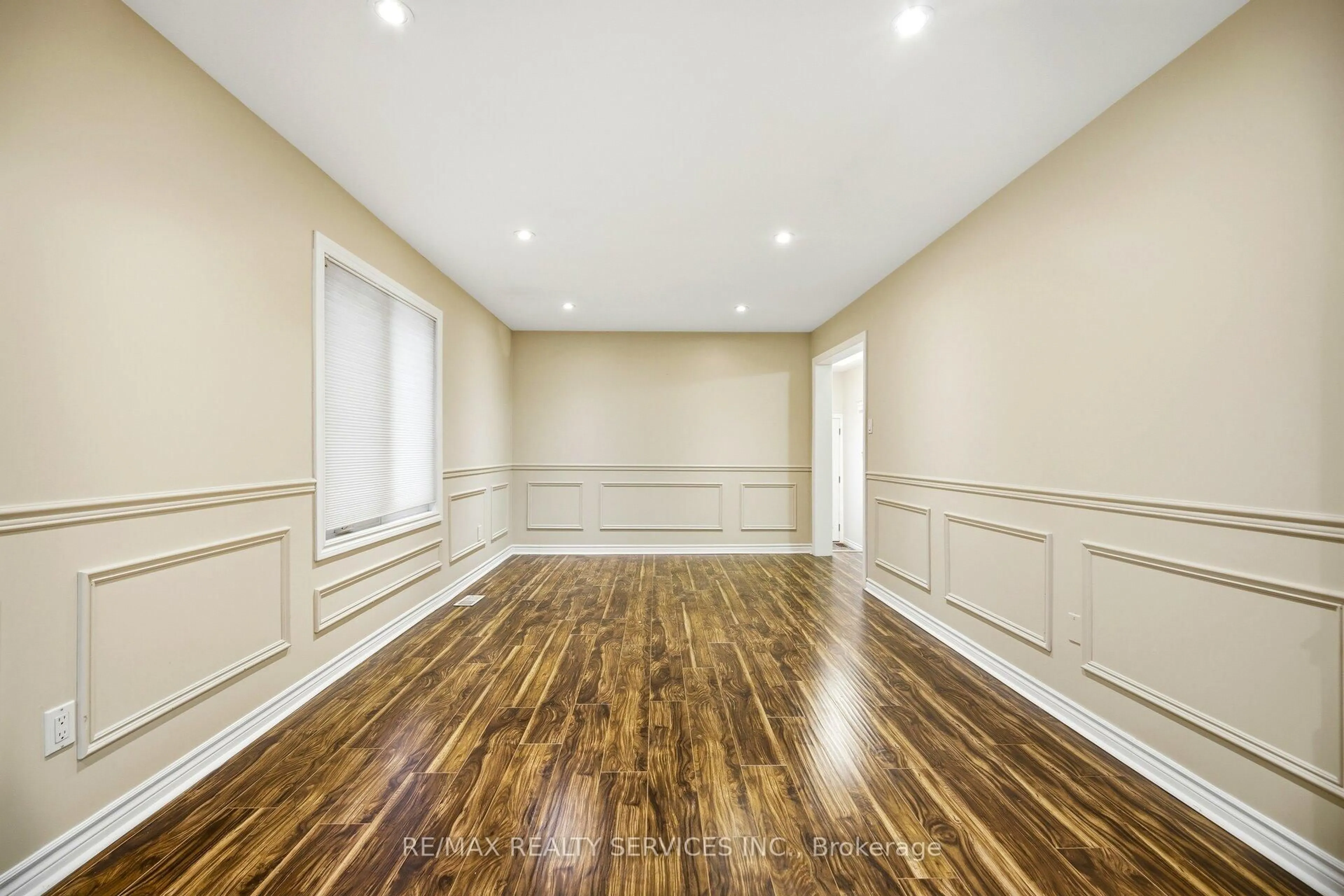 A pic of a room for 514 Grove St, Barrie Ontario L4M 5Z2