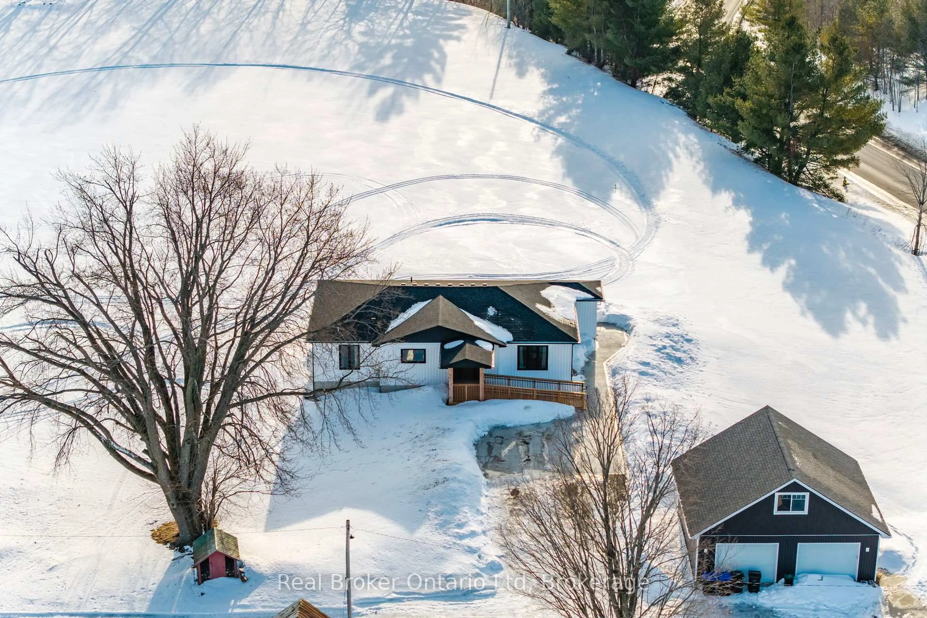 A pic from outside/outdoor area/front of a property/back of a property/a pic from drone, mountain view for 597 Lafontaine  Rd, Tiny Ontario L9M 0L7
