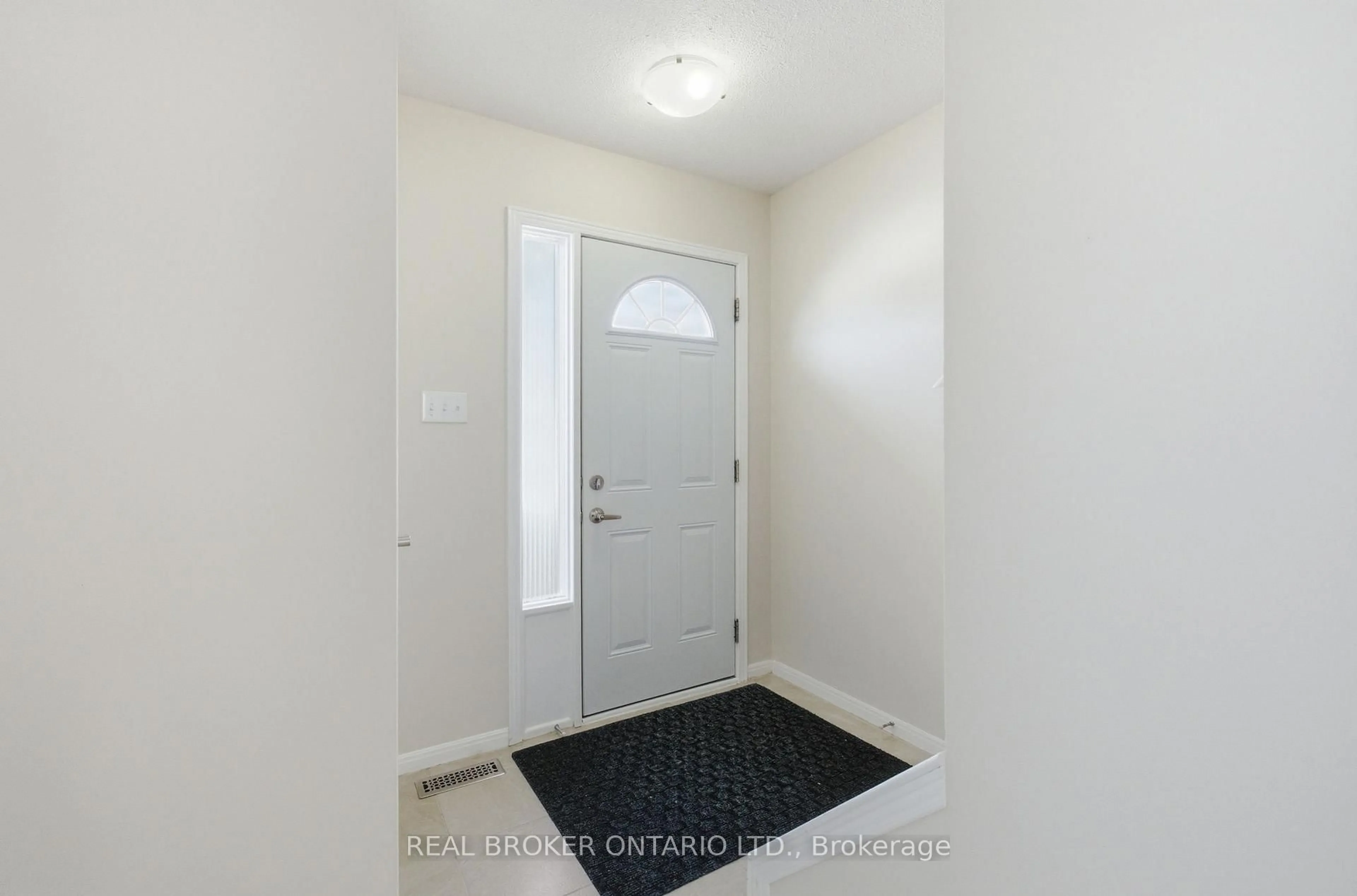 Indoor entryway for 15 Christie Cres, Barrie Ontario L4N 4V2