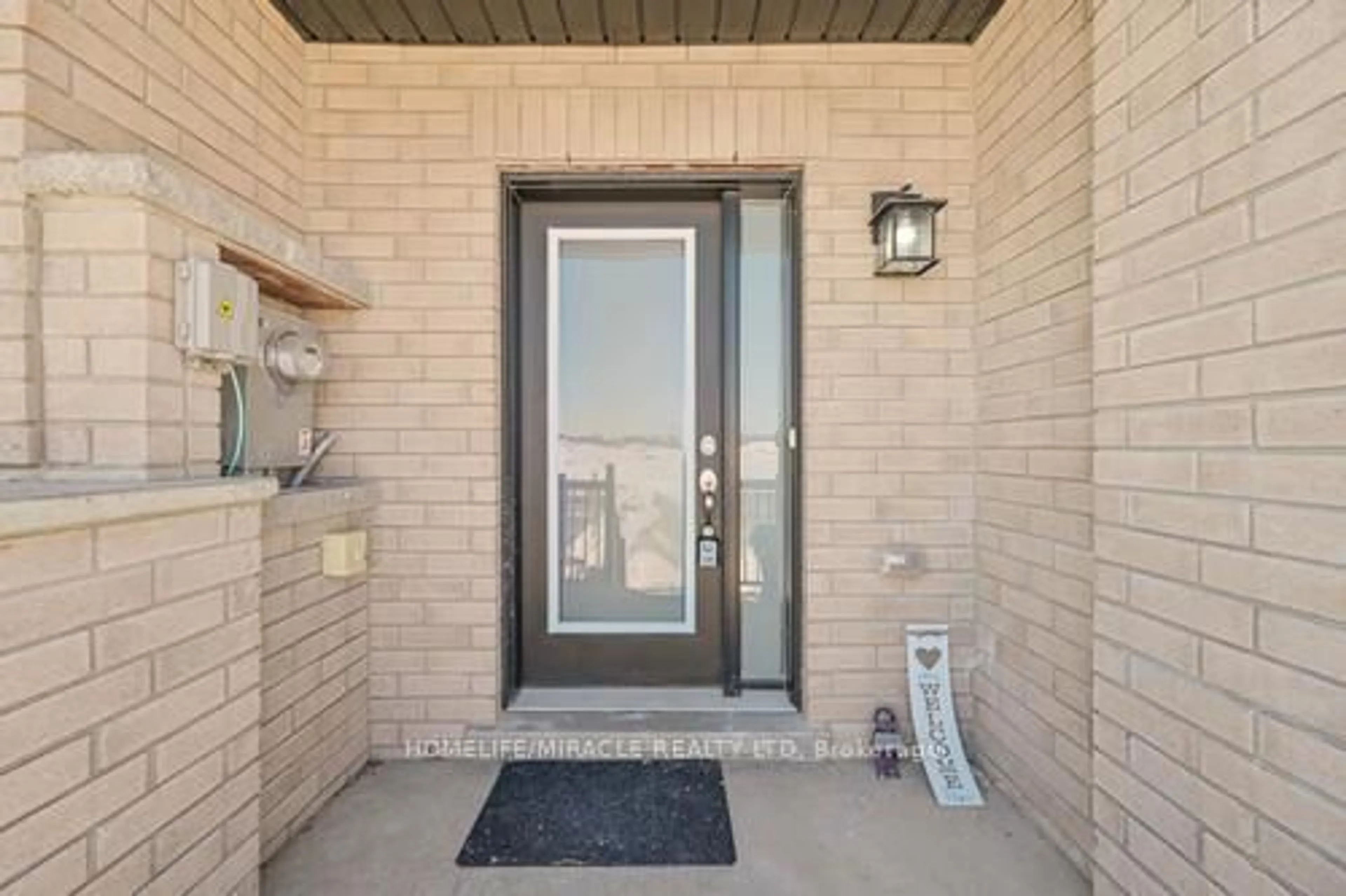 Indoor entryway for 29 Turnberry Lane, Barrie Ontario L9J 0M8