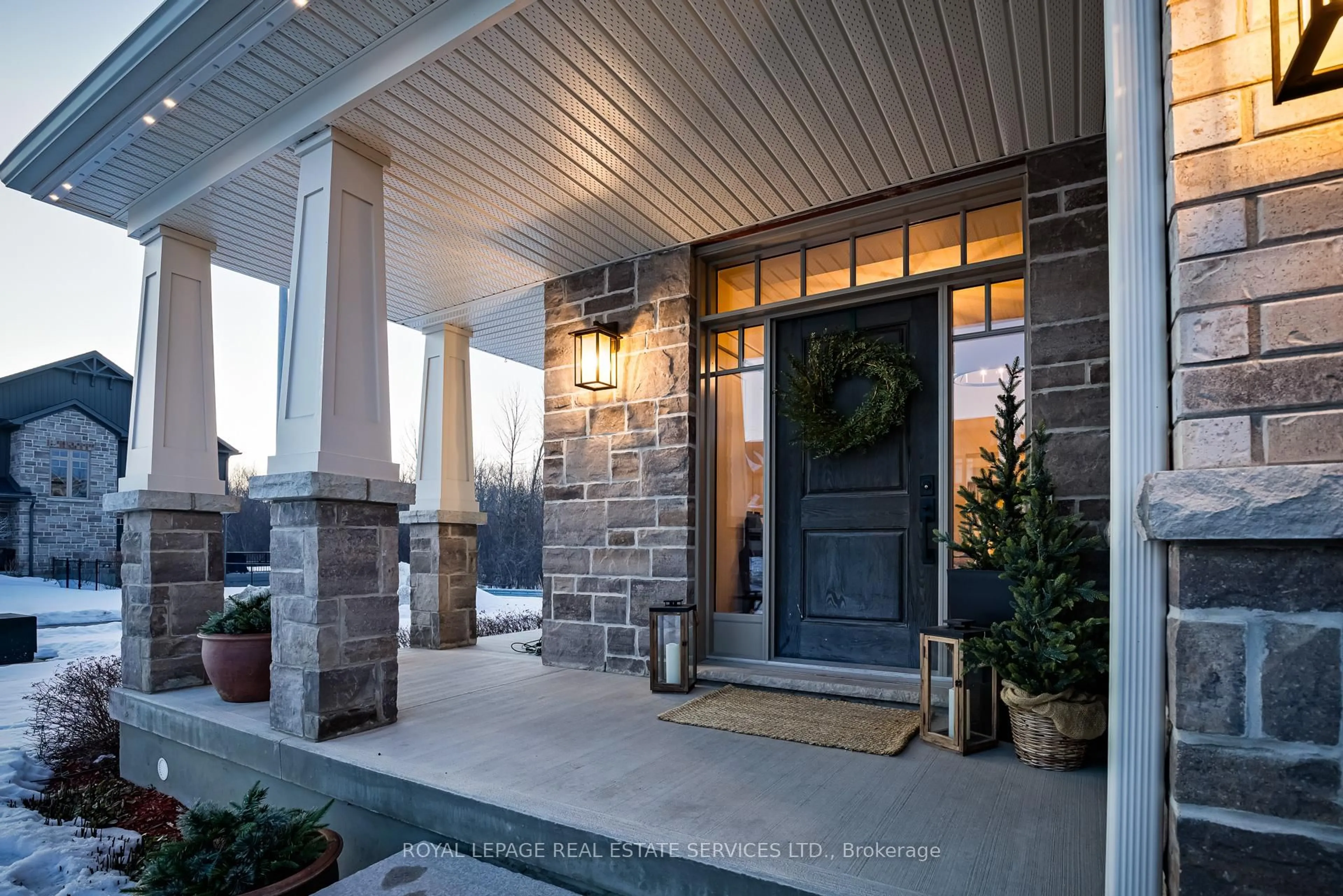 Indoor entryway for 52 Foley Cres, Collingwood Ontario L9Y 3B7