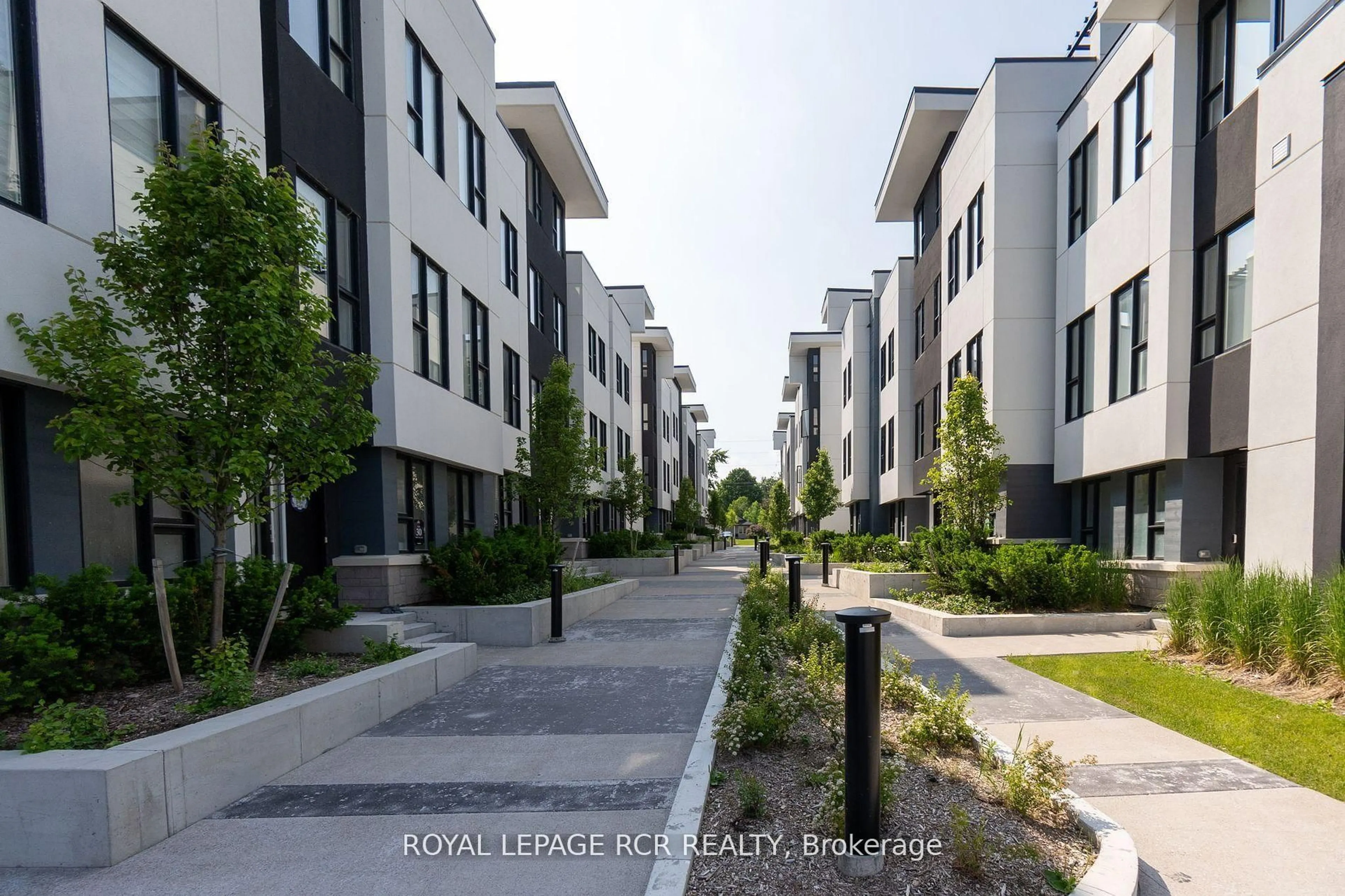 Patio, street for 9 Bru-Lor Lane, Orillia Ontario L3V 8P4