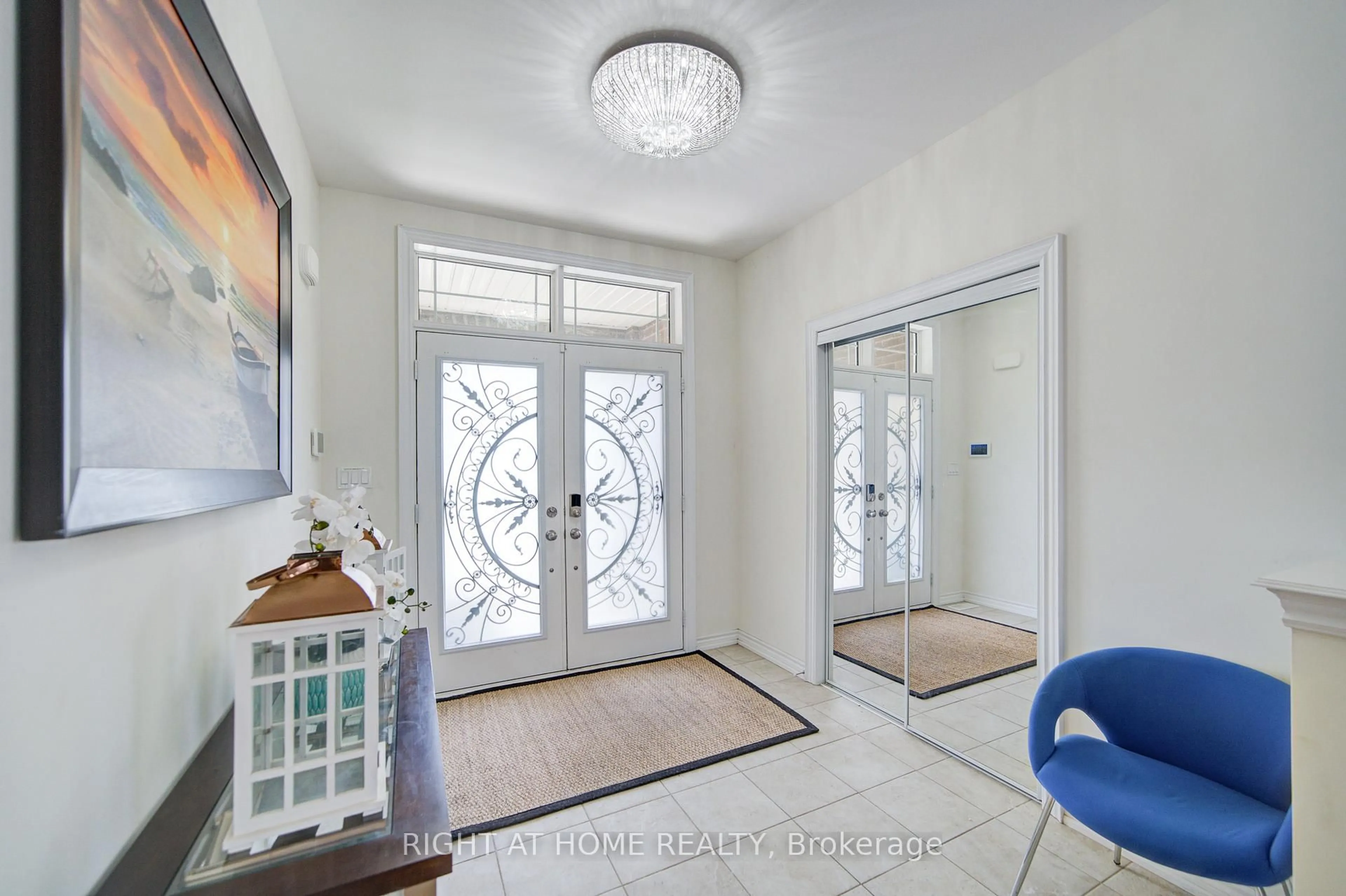 Indoor entryway for 26 Pearl St, Wasaga Beach Ontario L9Z 1J6