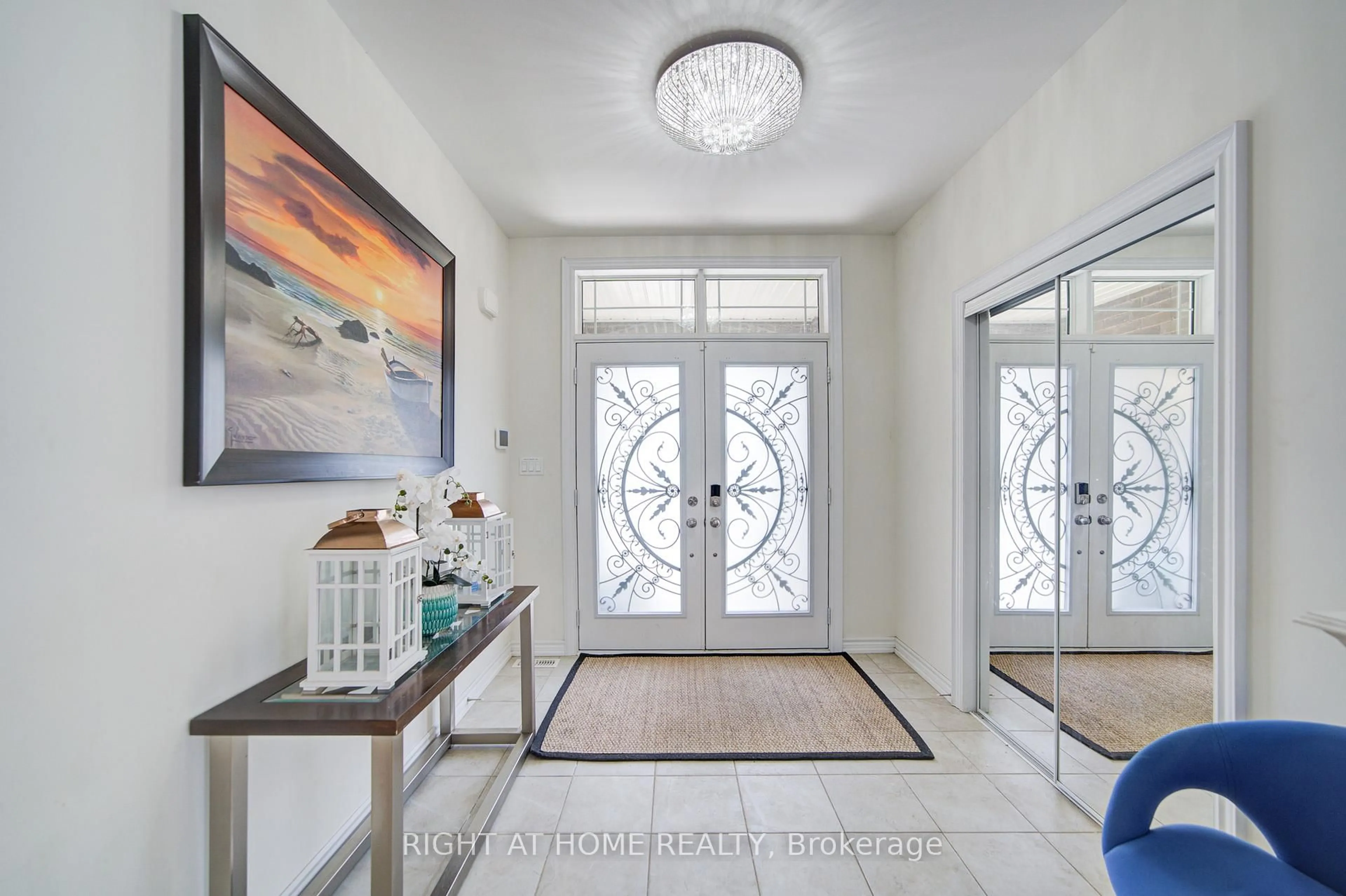 Indoor entryway for 26 Pearl St, Wasaga Beach Ontario L9Z 1J6