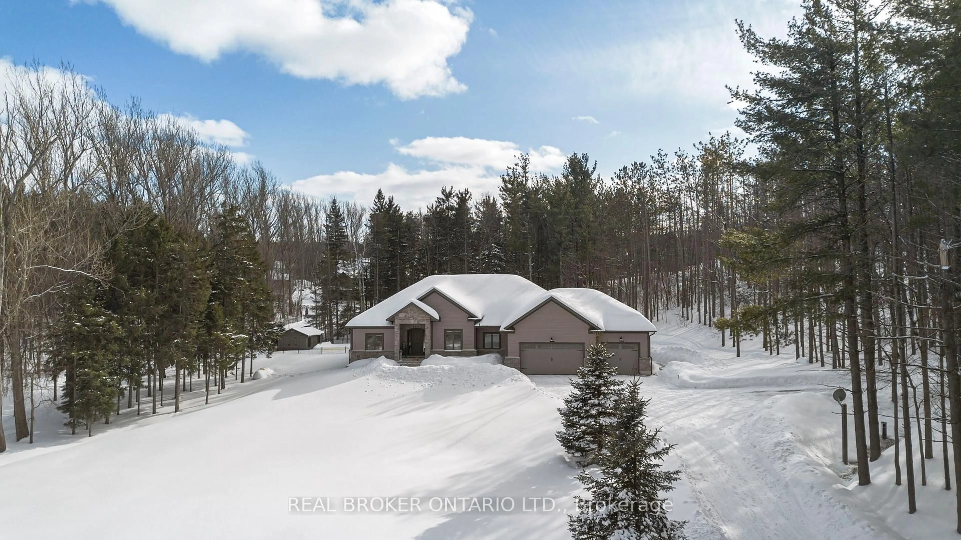 A pic from outside/outdoor area/front of a property/back of a property/a pic from drone, unknown for 49 Sydenham Tr, Clearview Ontario L0M 1H0