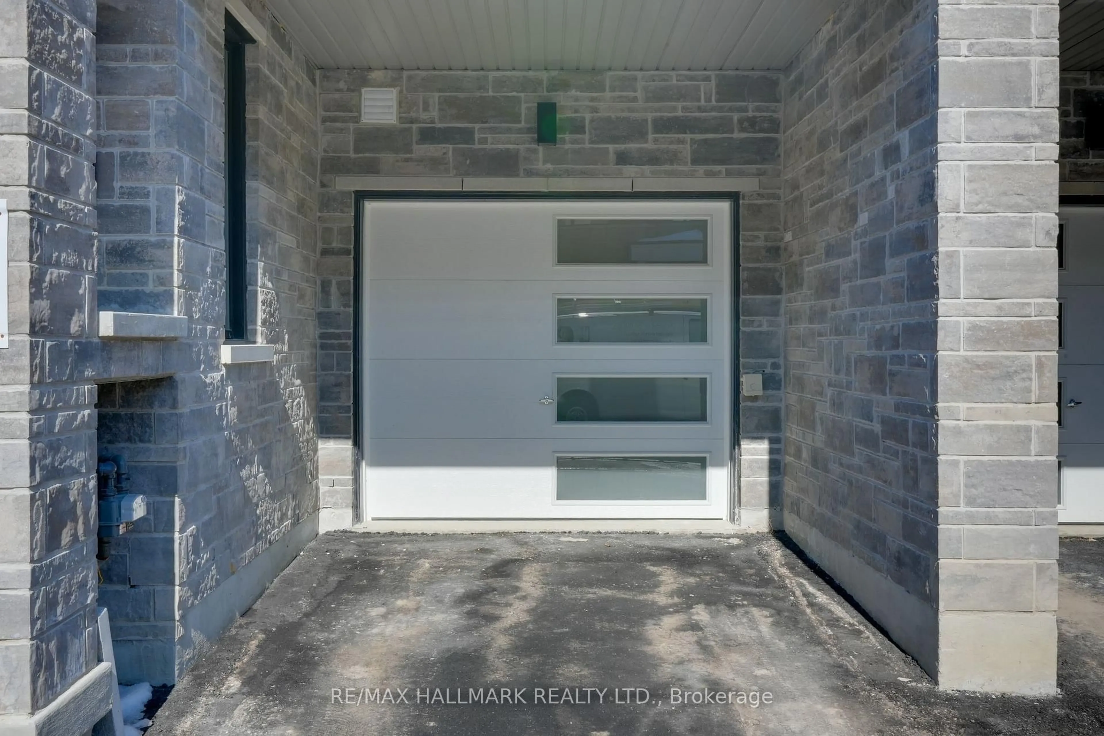Indoor entryway for 61 Pearen Lane, Barrie Ontario L9J 0Z6